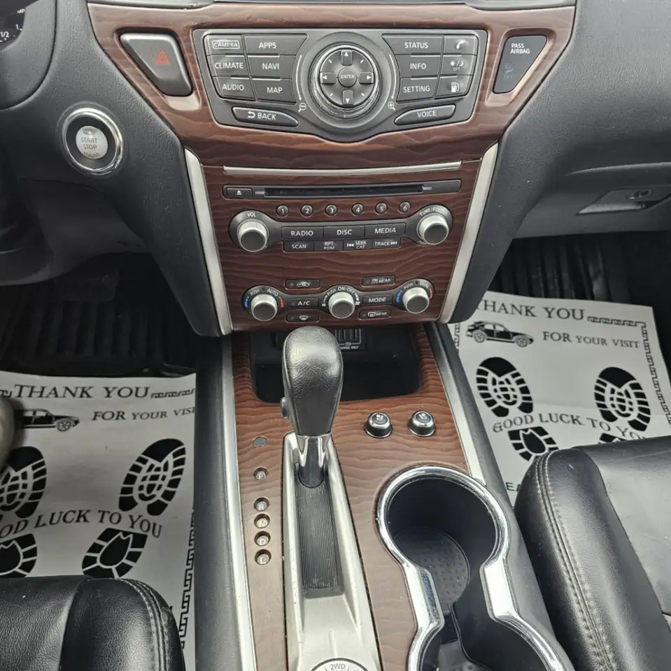 Nissan Pathfinder снимка Nissan Pathfinder