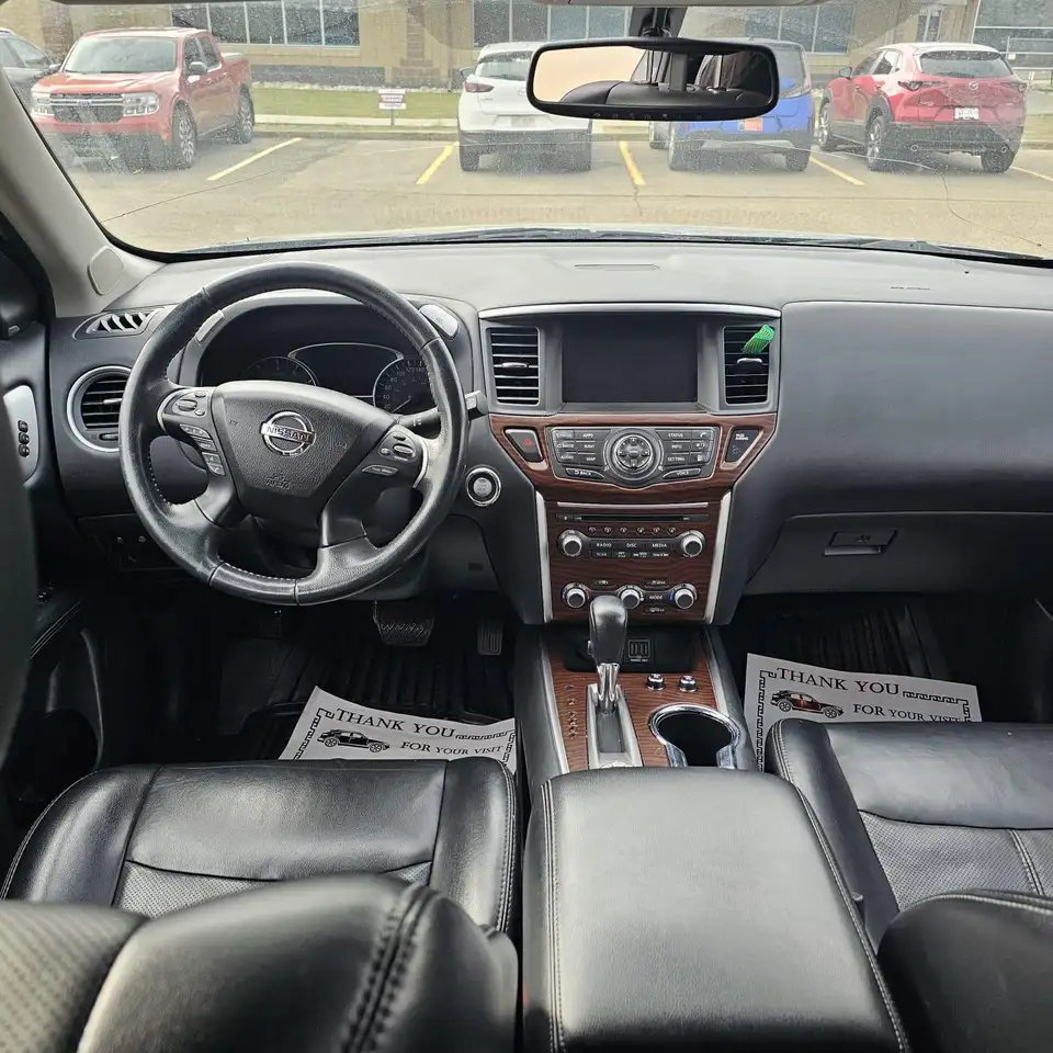 Nissan Pathfinder снимка Nissan Pathfinder