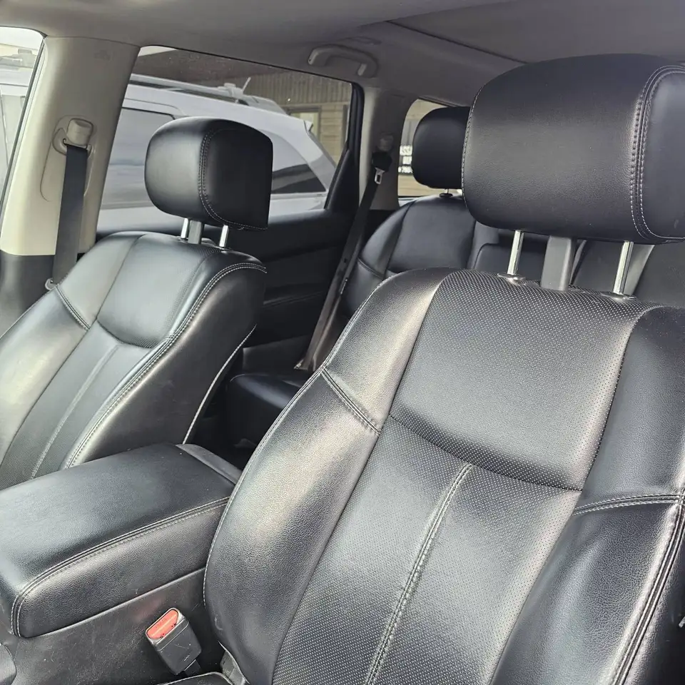 Nissan Pathfinder снимка Nissan Pathfinder