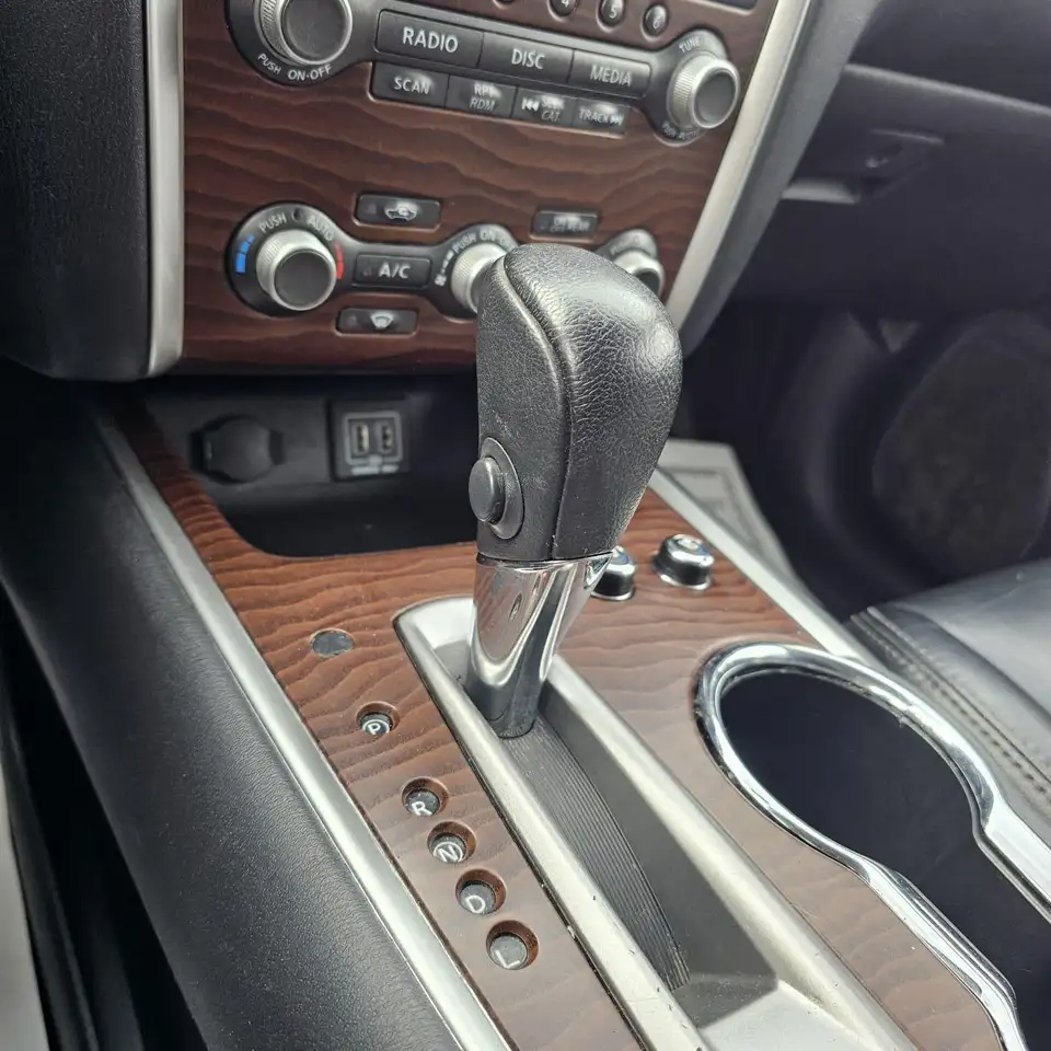 Nissan Pathfinder снимка Nissan Pathfinder