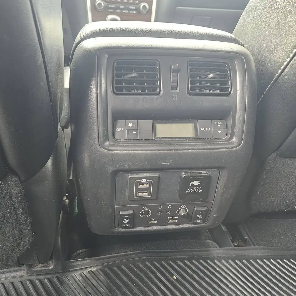Nissan Pathfinder снимка Nissan Pathfinder