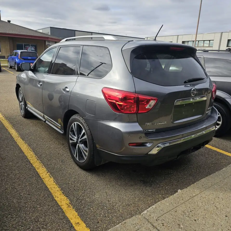 Nissan Pathfinder снимка Nissan Pathfinder