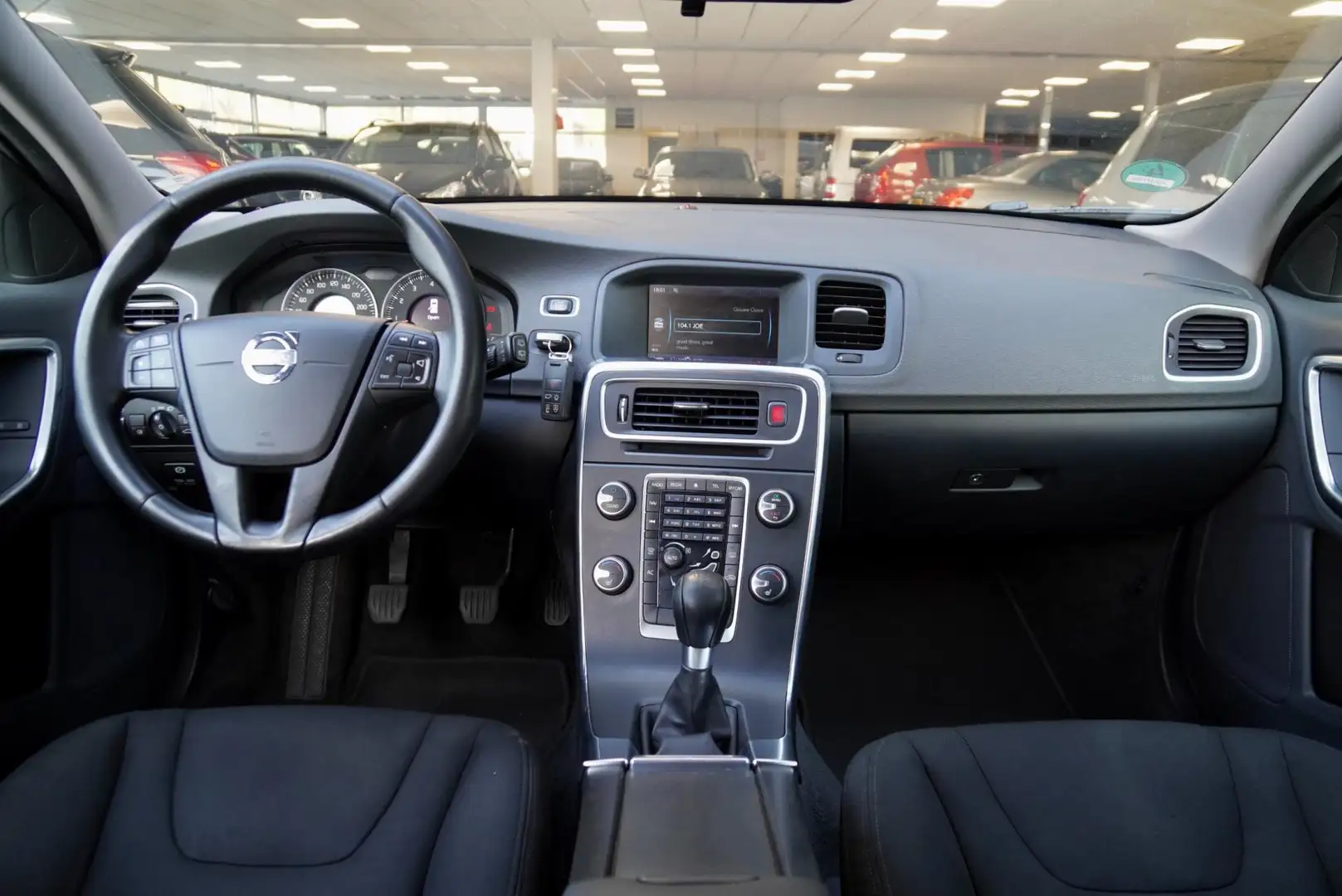 Volvo V60 1.6 T3 Kinetic NAVI PDC STOELVERW. CLIMA Černá - 2