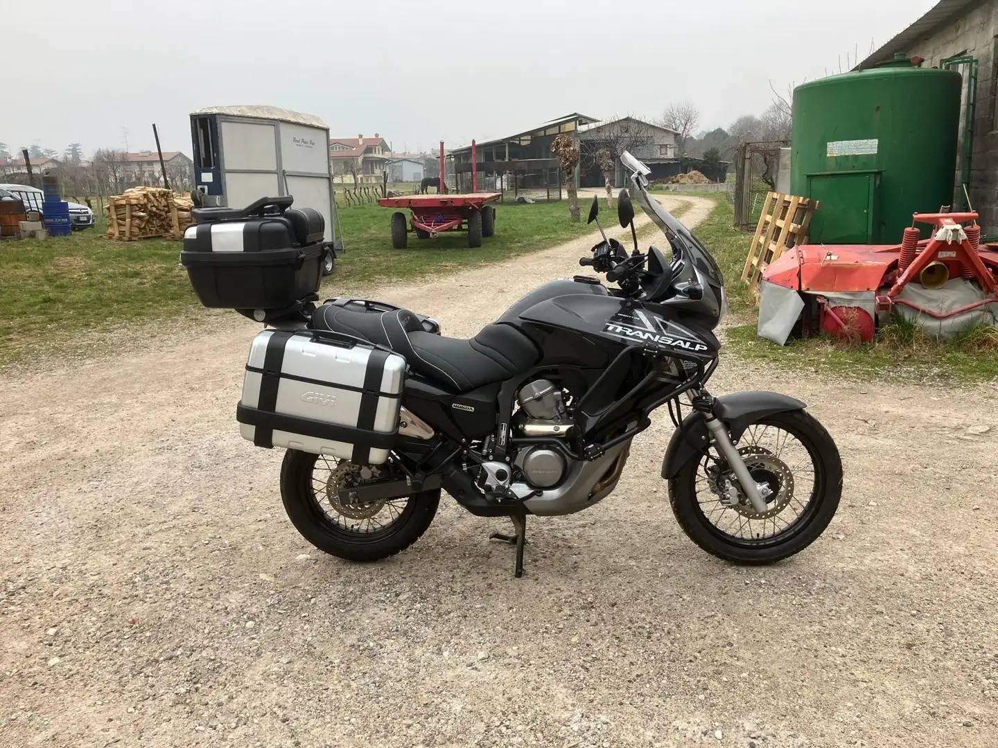 Honda Transalp XL 700V Negro - 1