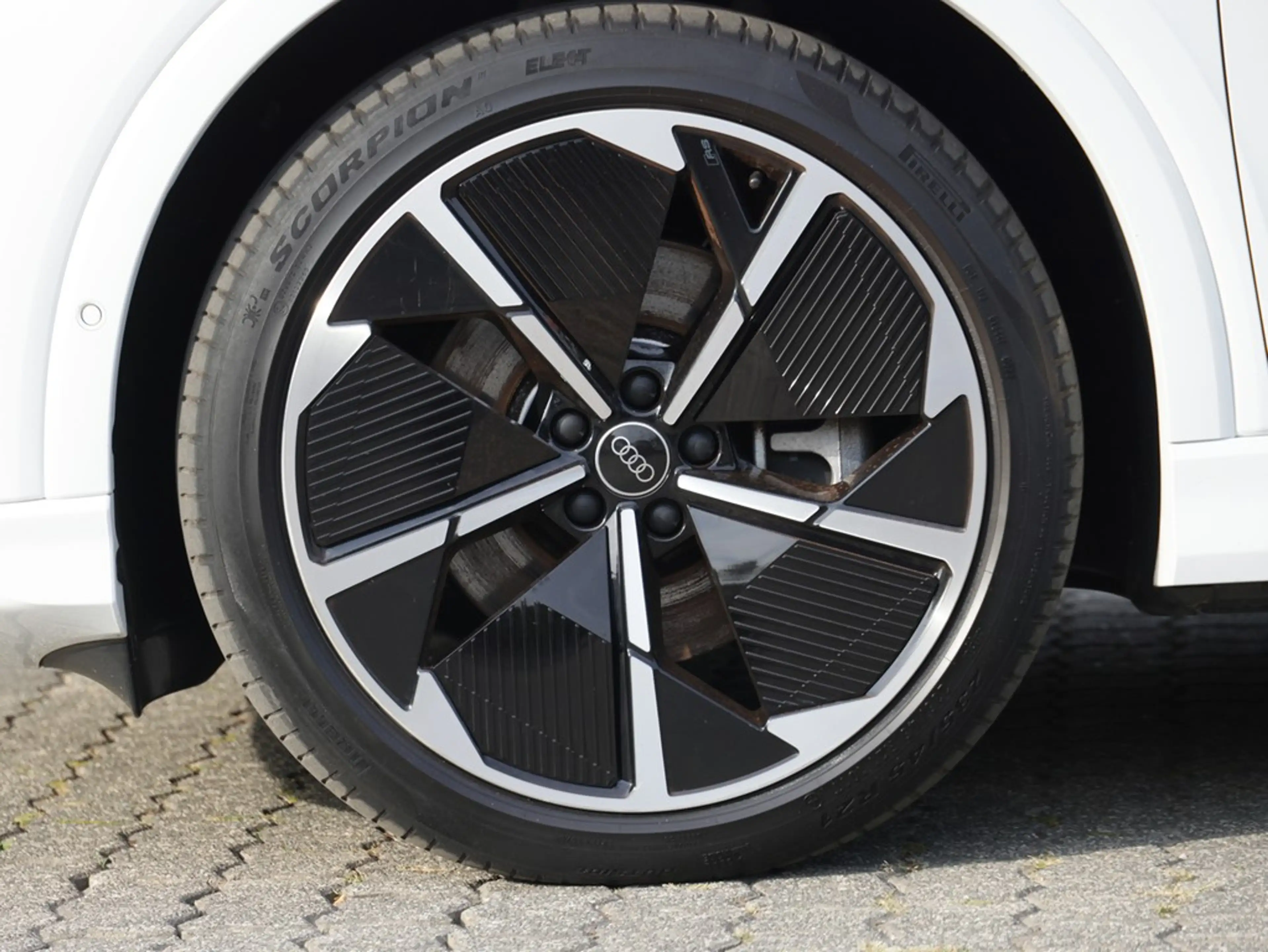 Audi Q4 e-tron Sportback 50 e-tron quattro — photo 5