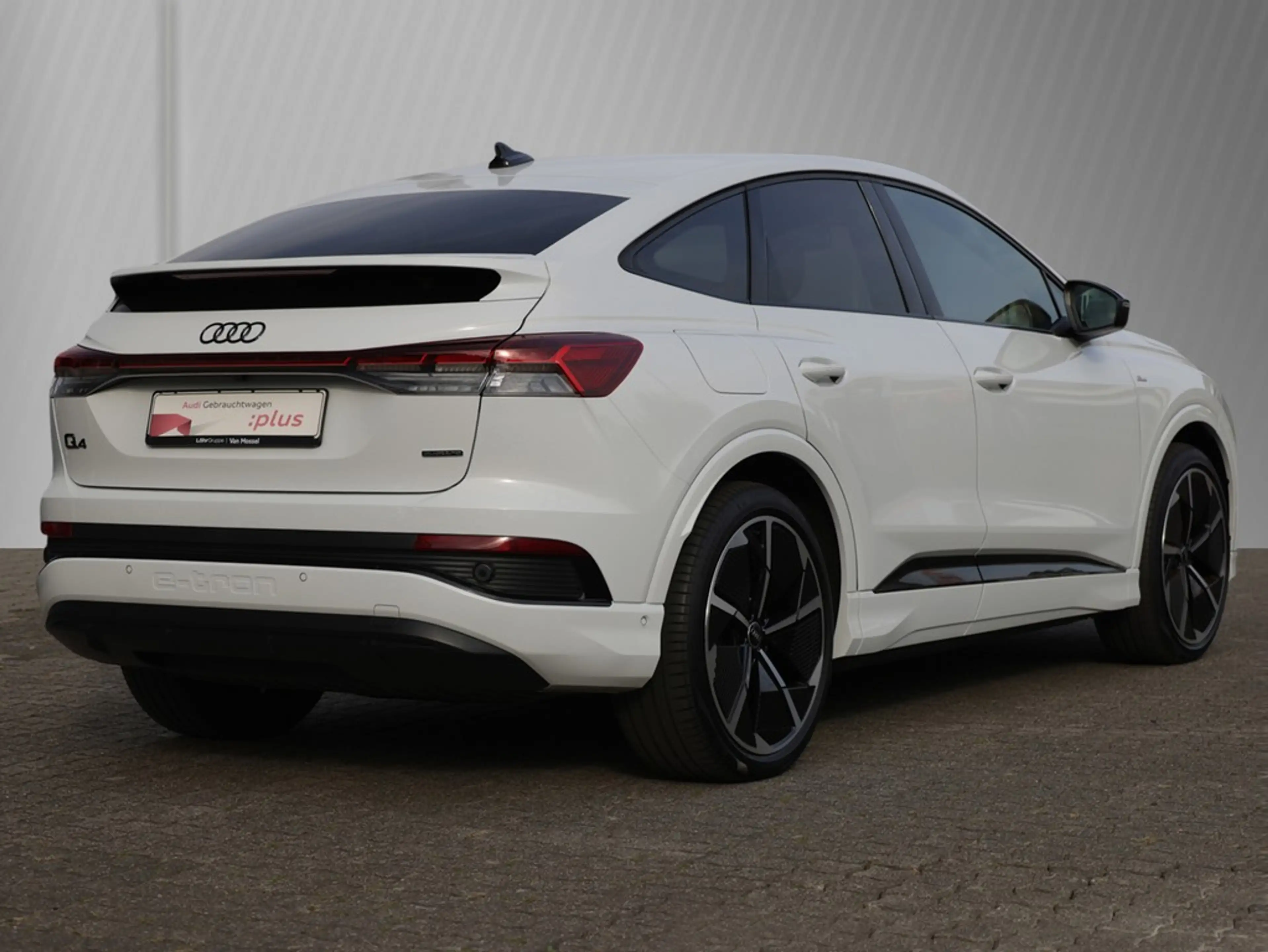 Audi Q4 e-tron Sportback 50 e-tron quattro — photo 4