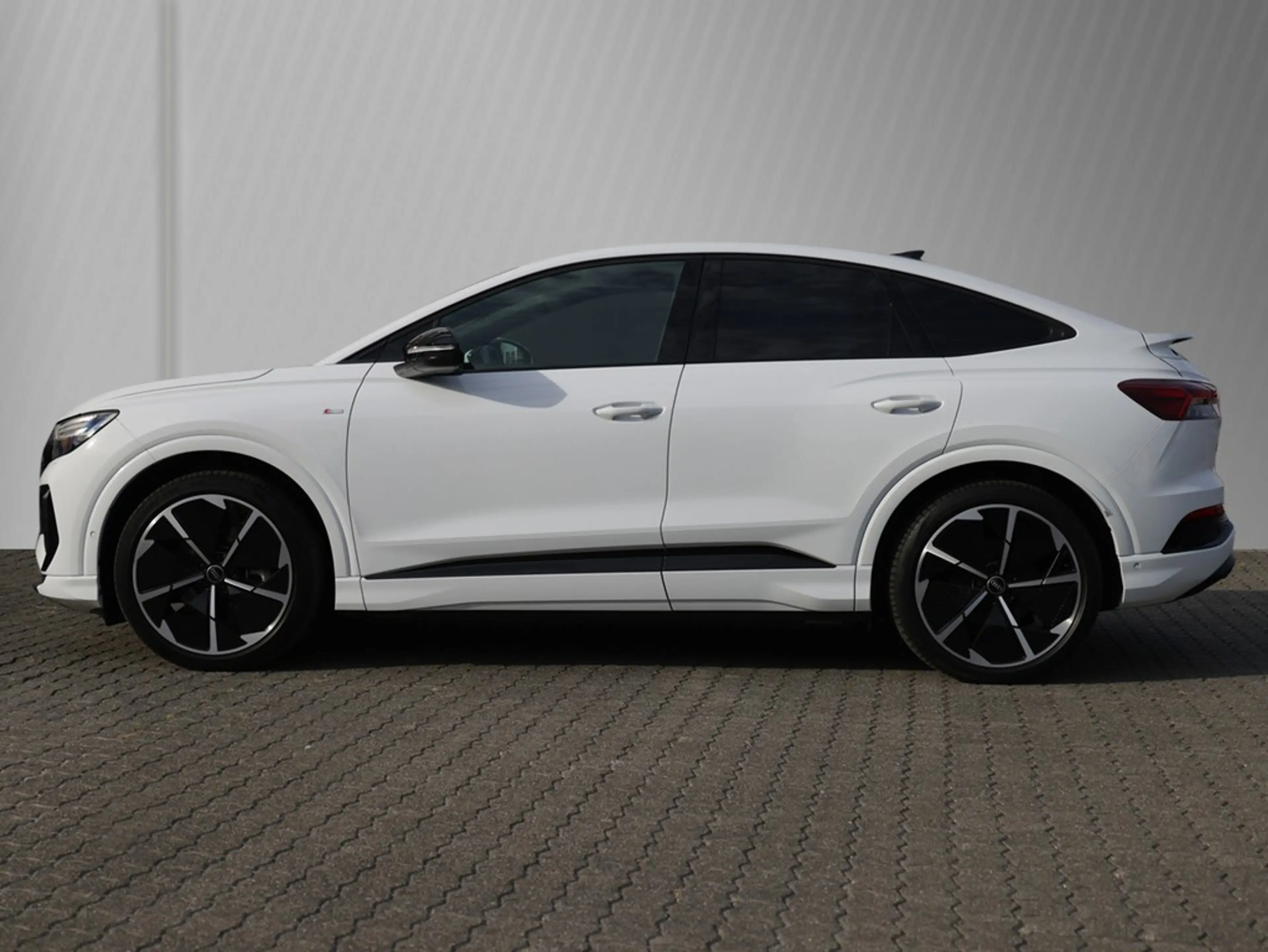 Audi Q4 e-tron Sportback 50 e-tron quattro — photo 3