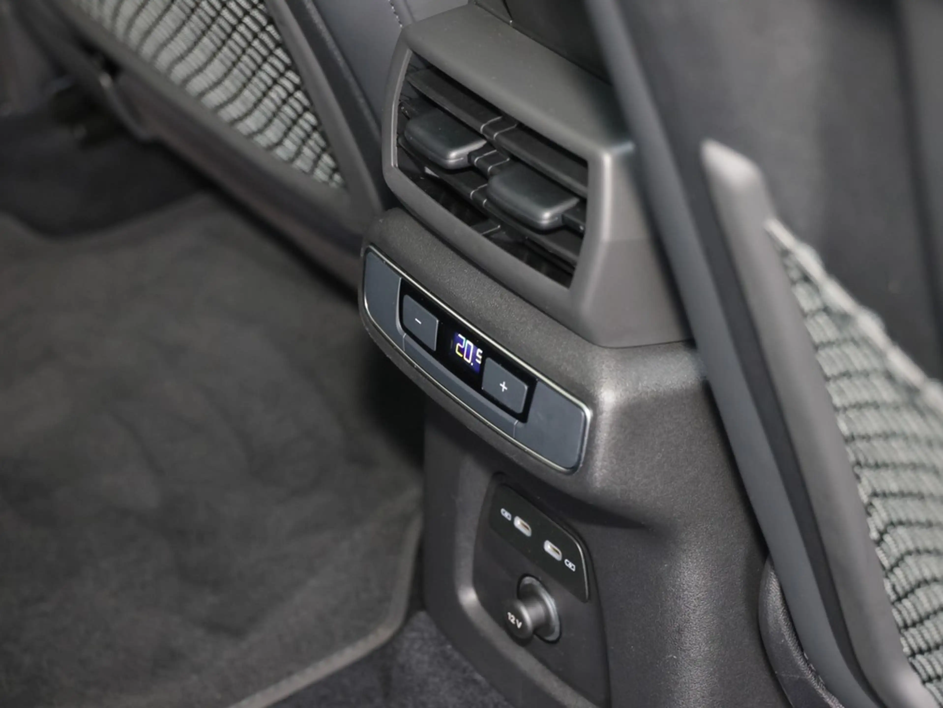 Audi Q4 e-tron Sportback 50 e-tron quattro — photo 16