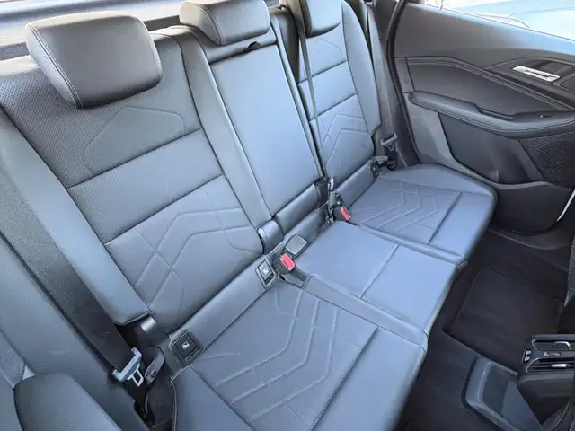 BMW 2 Series view 8