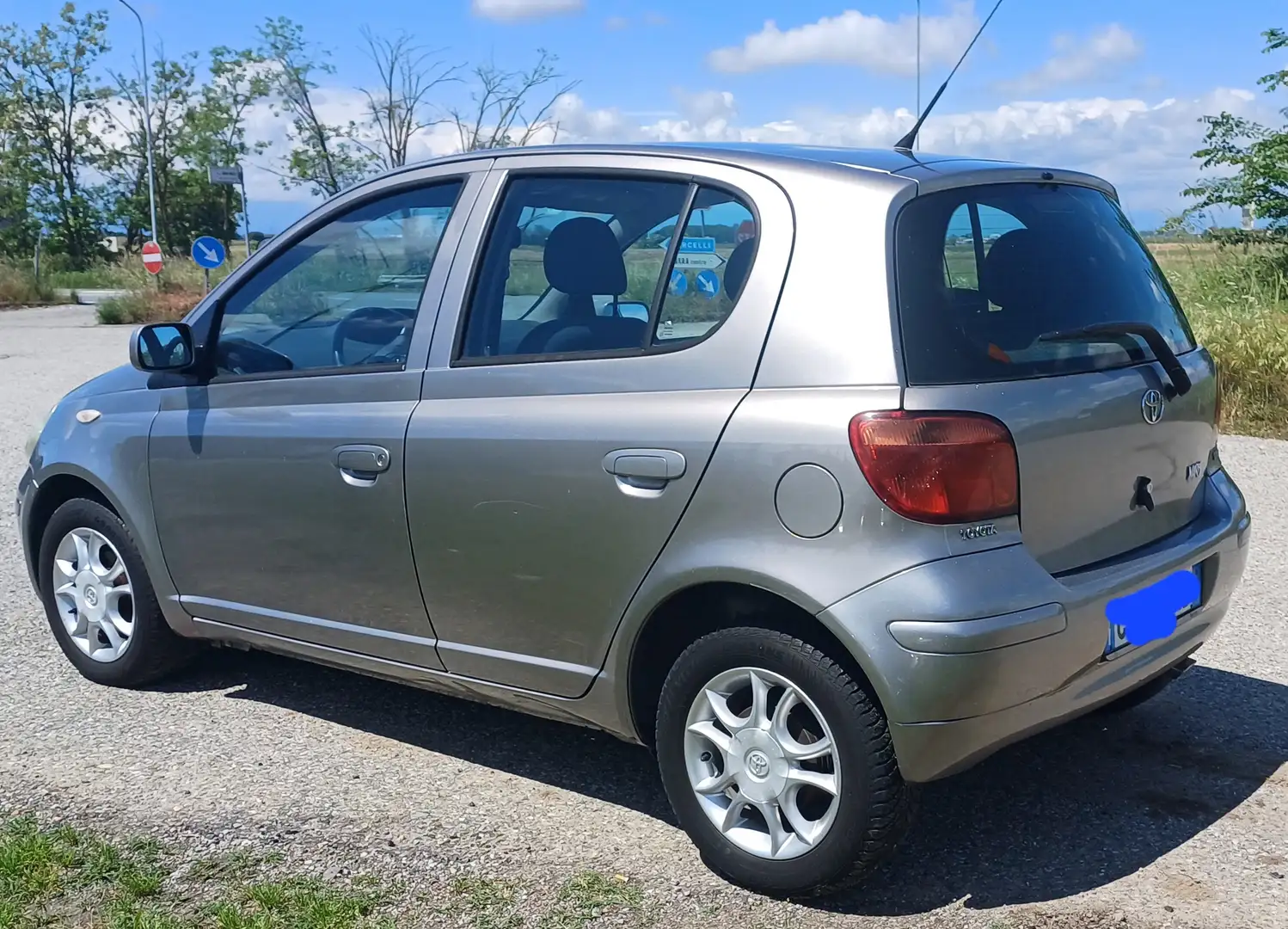 Toyota Yaris Yaris 5p 1.0 Sol c/CL Grigio - 2