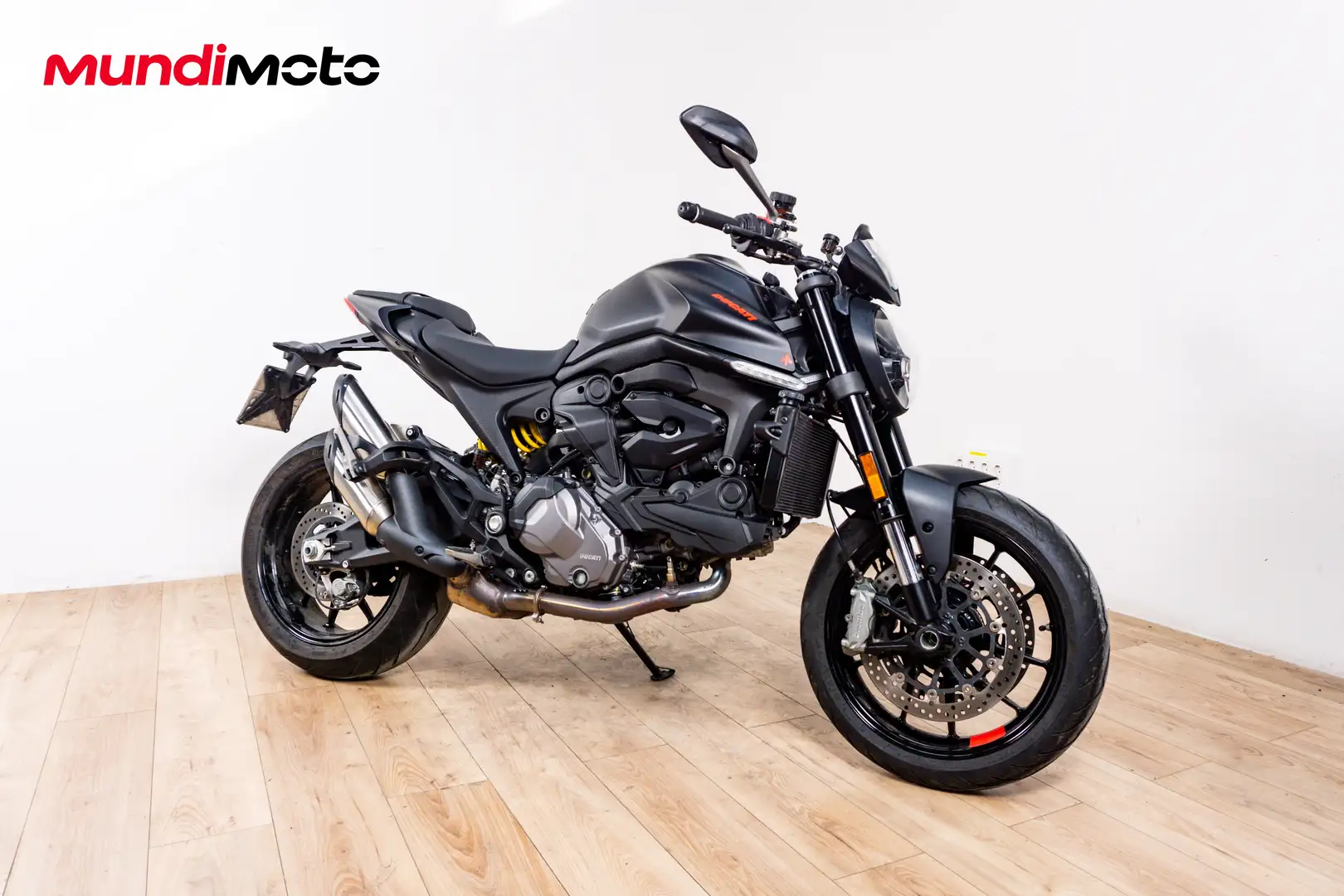 Ducati Monster 937 - 2