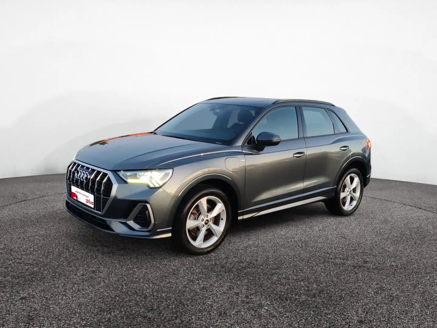 Audi Q3 45 TFSIe S-line Grau - 2