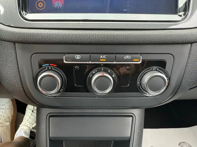Volkswagen Tiguan view 24