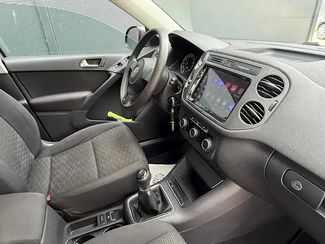 Volkswagen Tiguan view 13