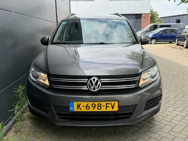 Volkswagen Tiguan view 5