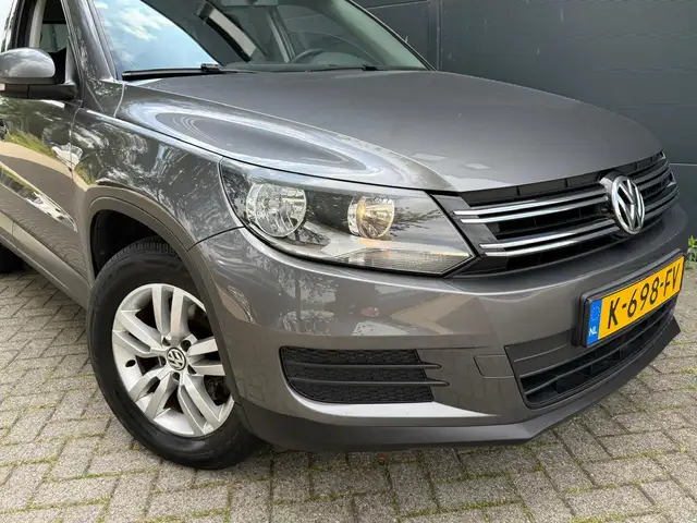 Volkswagen Tiguan view 2