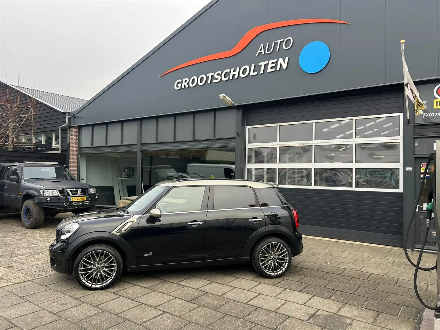 MINI Cooper Countryman 1.6 184pk ALL4 Aut. S Dubbel pano Zwart - 2