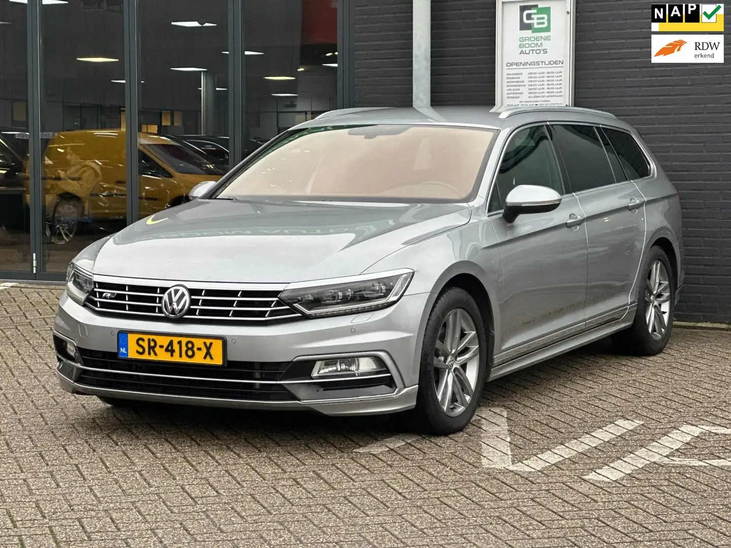 Volkswagen Passat Variant 1.6 TDI Highline Business R/Digital Cockpit/LEDER/ Gris - 1