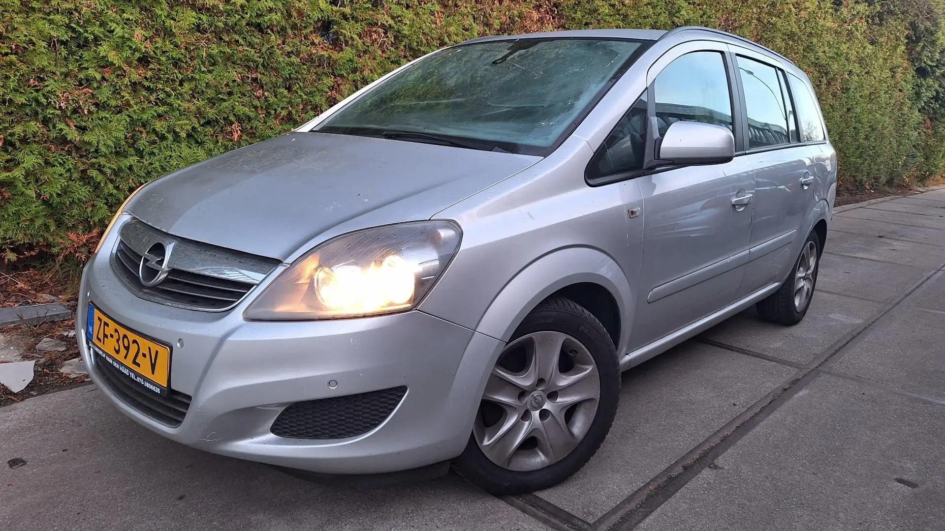 Opel Zafira Tourer 1.4 Business+ 7p. Grau - 1