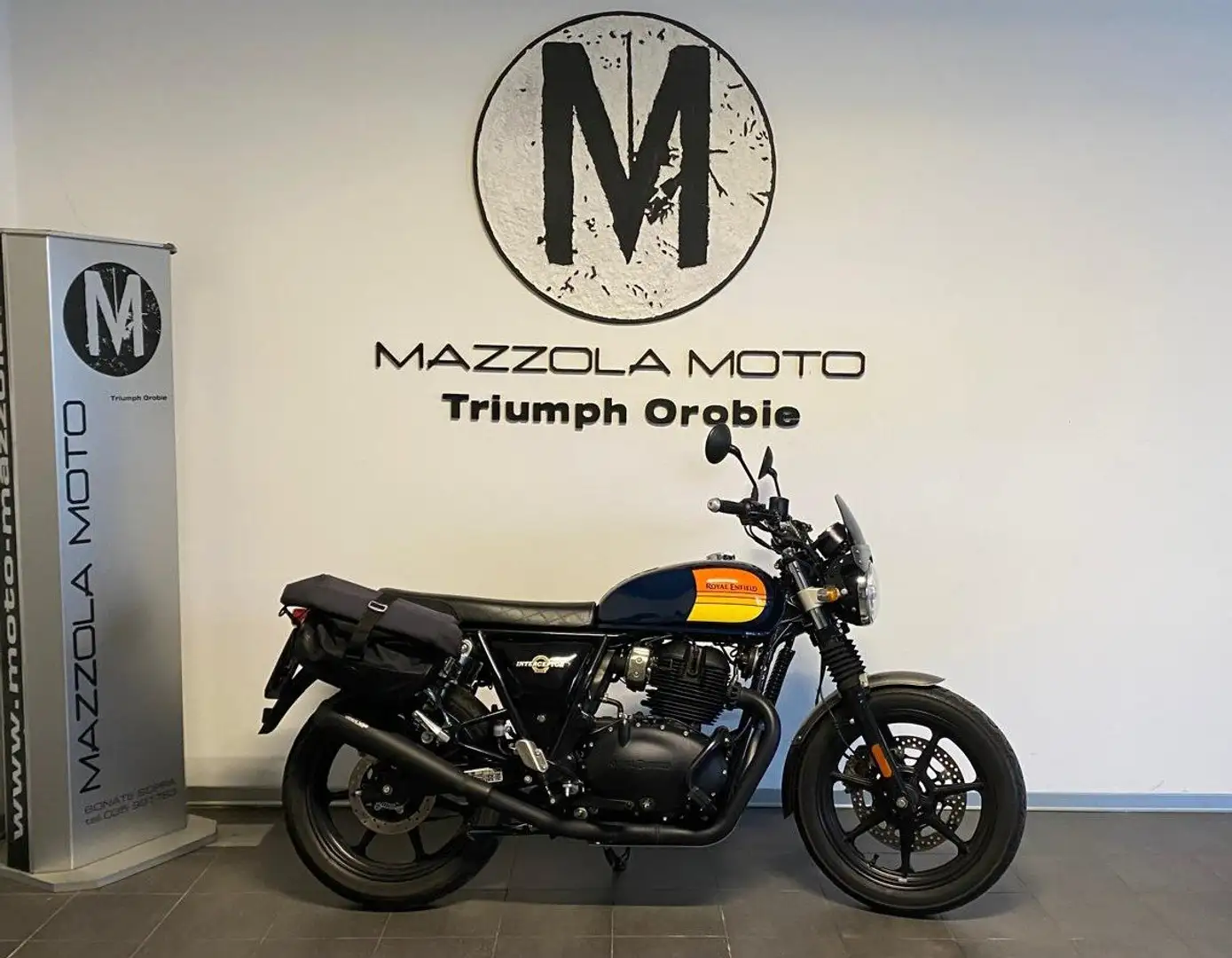 Royal Enfield Interceptor 650 Azul - 1