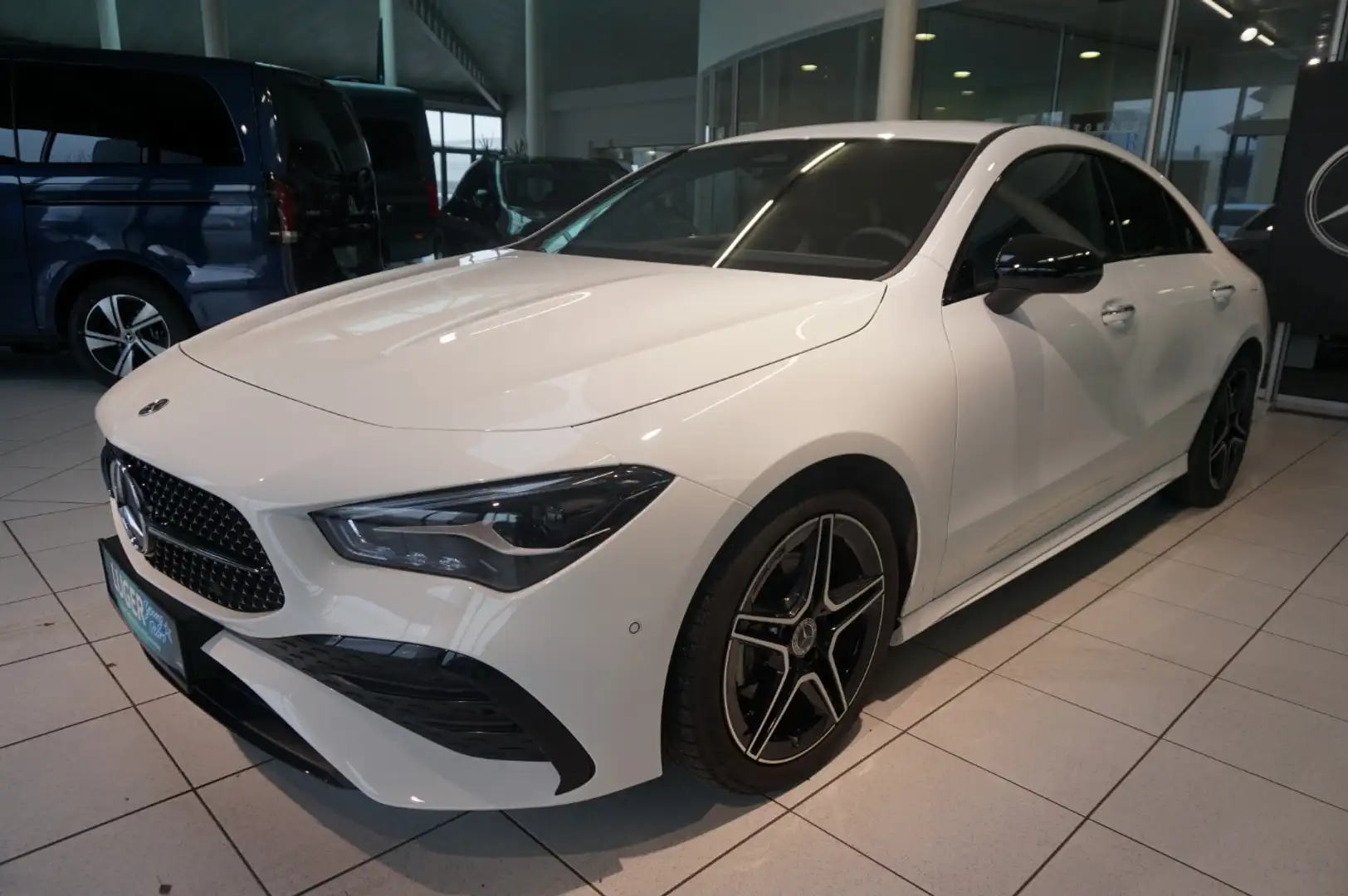 Mercedes-Benz CLA 180 Coupé AMG Line KeyGo PTS Shz LED Ambi Blanc - 1