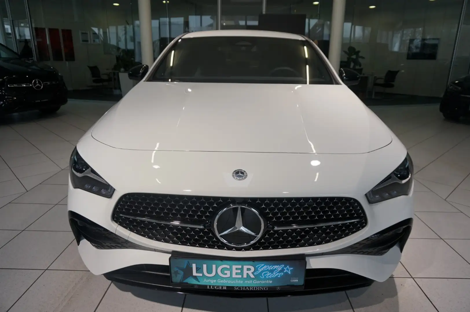 Mercedes-Benz CLA 180 Coupé AMG Line KeyGo PTS Shz LED Ambi Blanc - 2