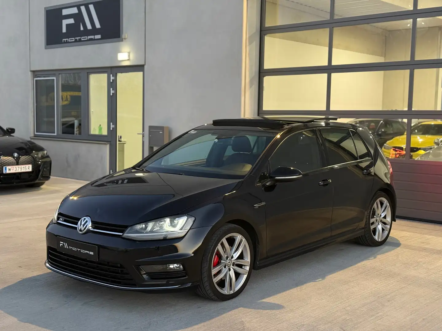 Volkswagen Golf 2.0 TDI R-Line Highline BMT, ANO, Keyless,Dynaudio Schwarz - 1