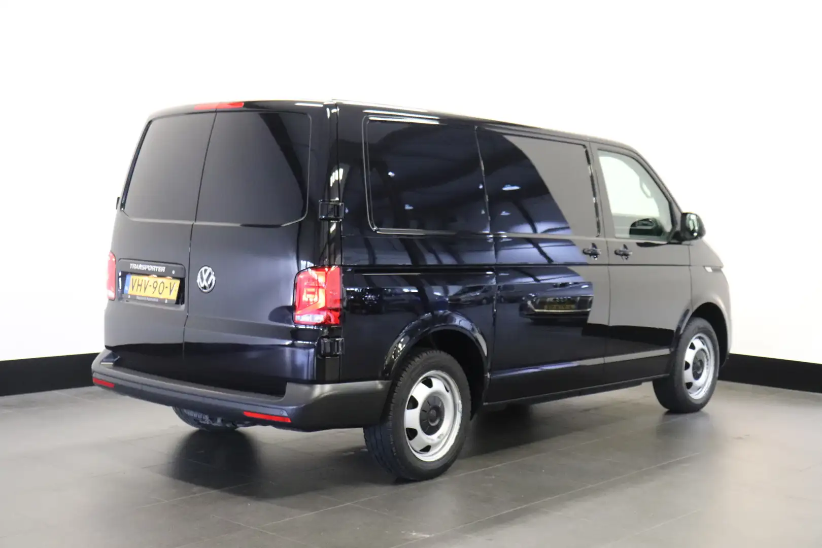 Volkswagen T6.1 Transporter 2.0 TDI 150PK Automaat EURO 6 - Airco - Navi - Cru Noir - 2