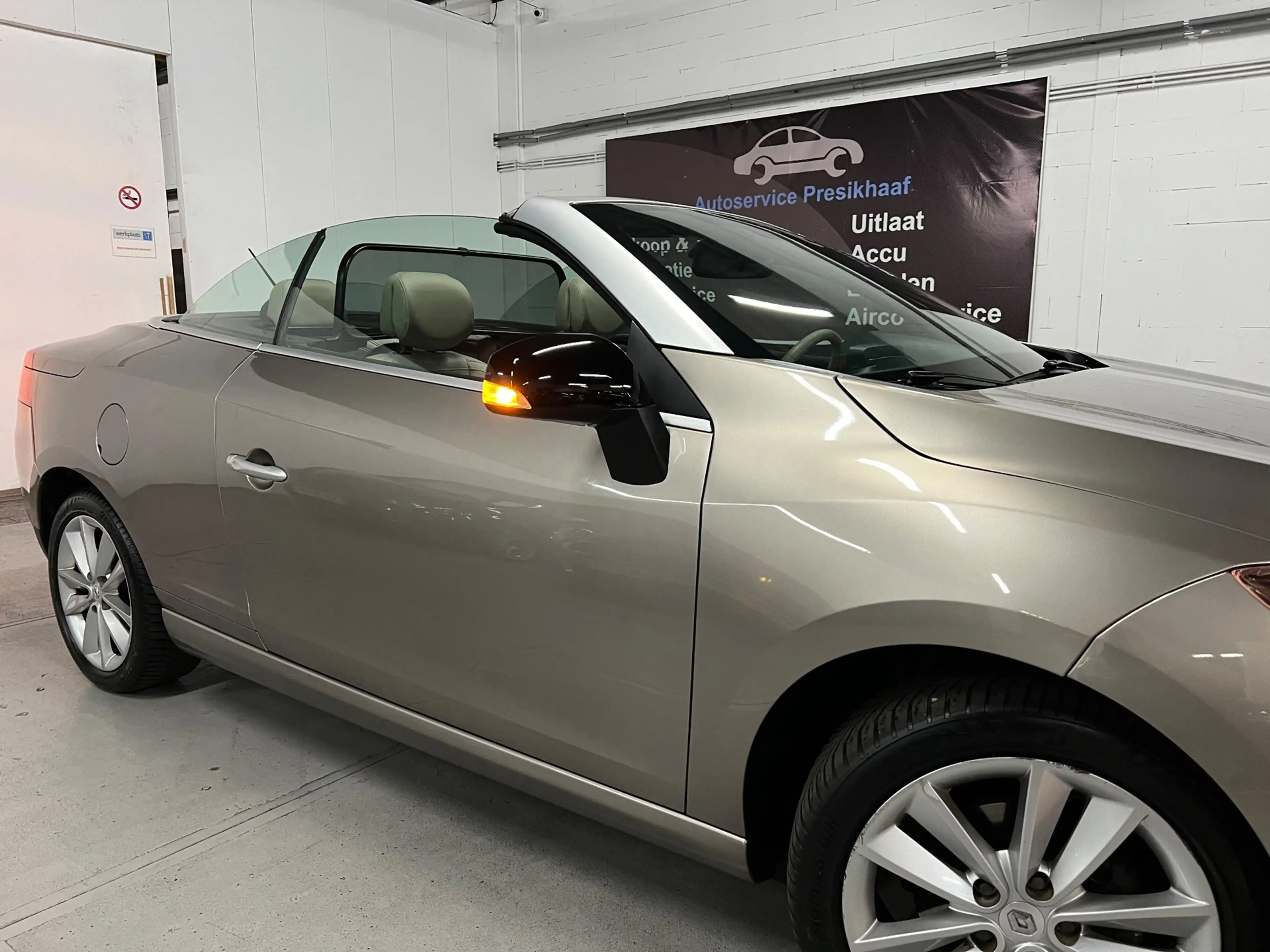 Renault Megane Coupé-Cabriolet 2.0 Privilège Automaat — photo 31