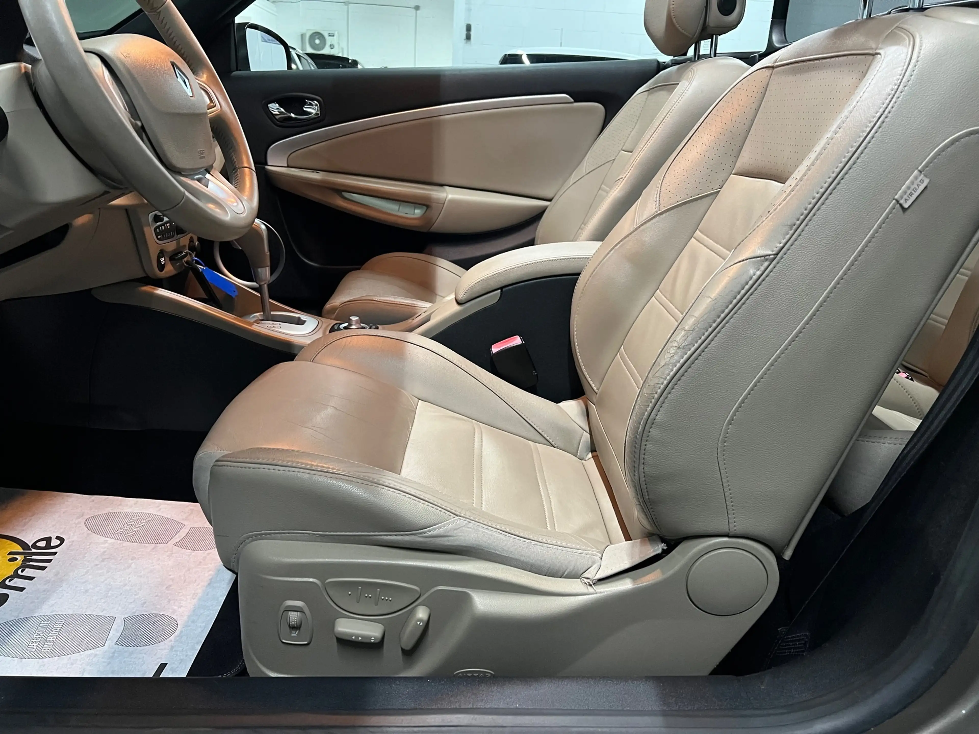 Renault Megane Coupé-Cabriolet 2.0 Privilège Automaat — photo 24
