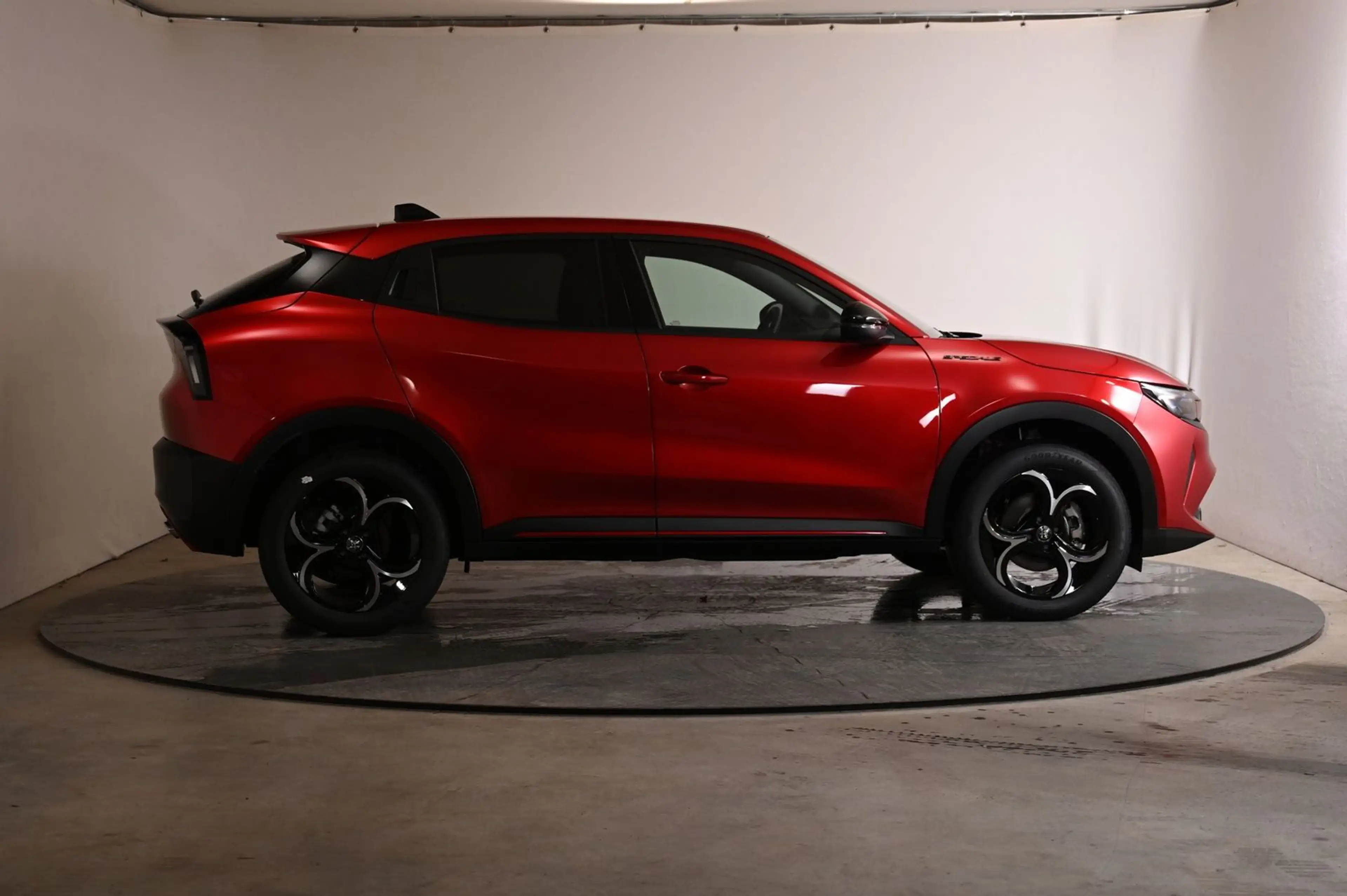 Alfa Romeo Junior Ibrida 1.2 VGT 48V-Hybrid 107 kW Speci... — photo 6