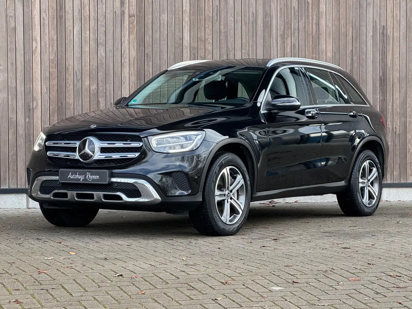 Mercedes-Benz GLC 300 300e 4MATIC Business Solution / ACC Zwart - 2