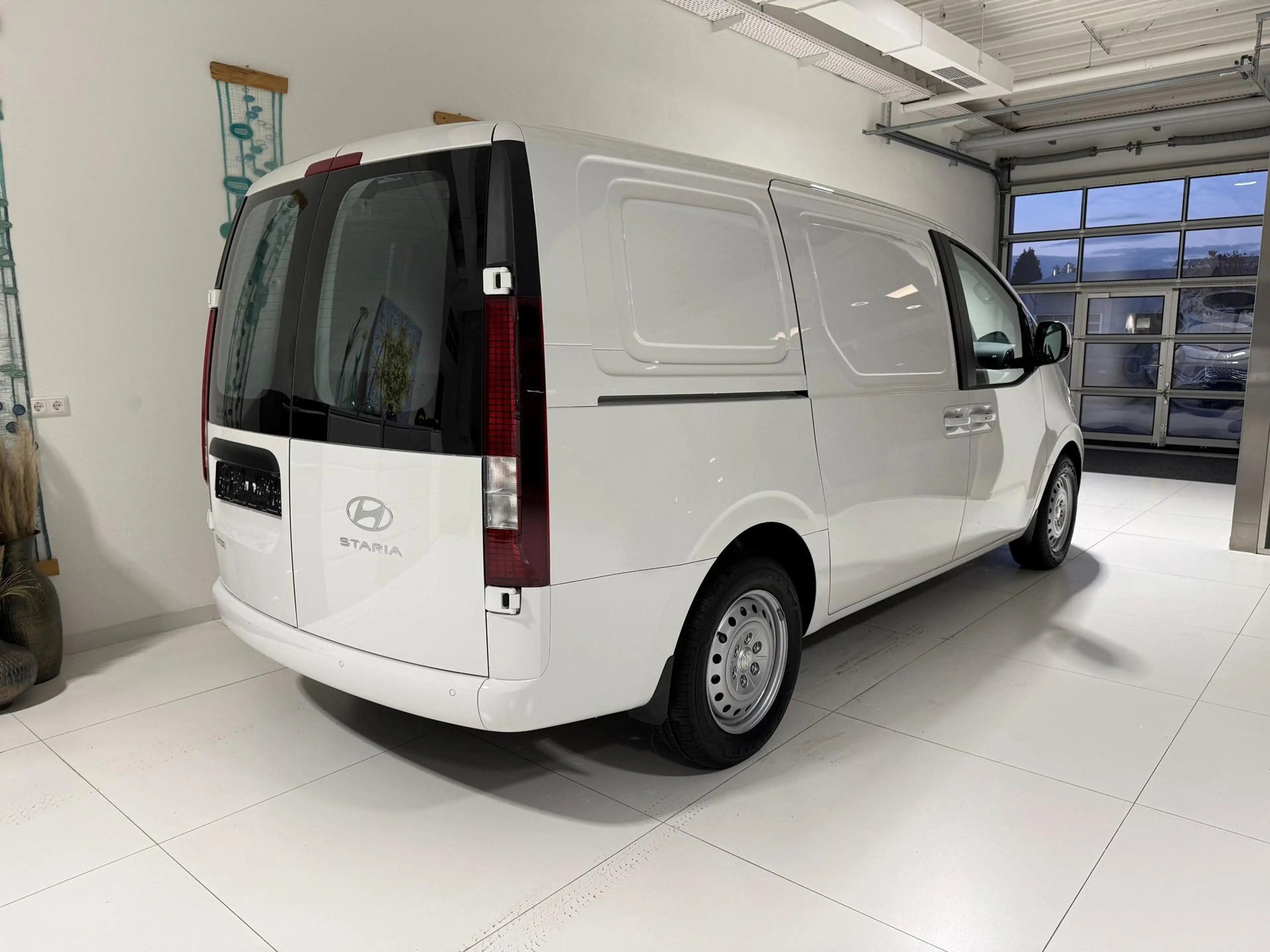 Hyundai STARIA Kastenwagen 1.6 T-GDi HEV 165 kW (224 PS) Sitz-... — photo 5