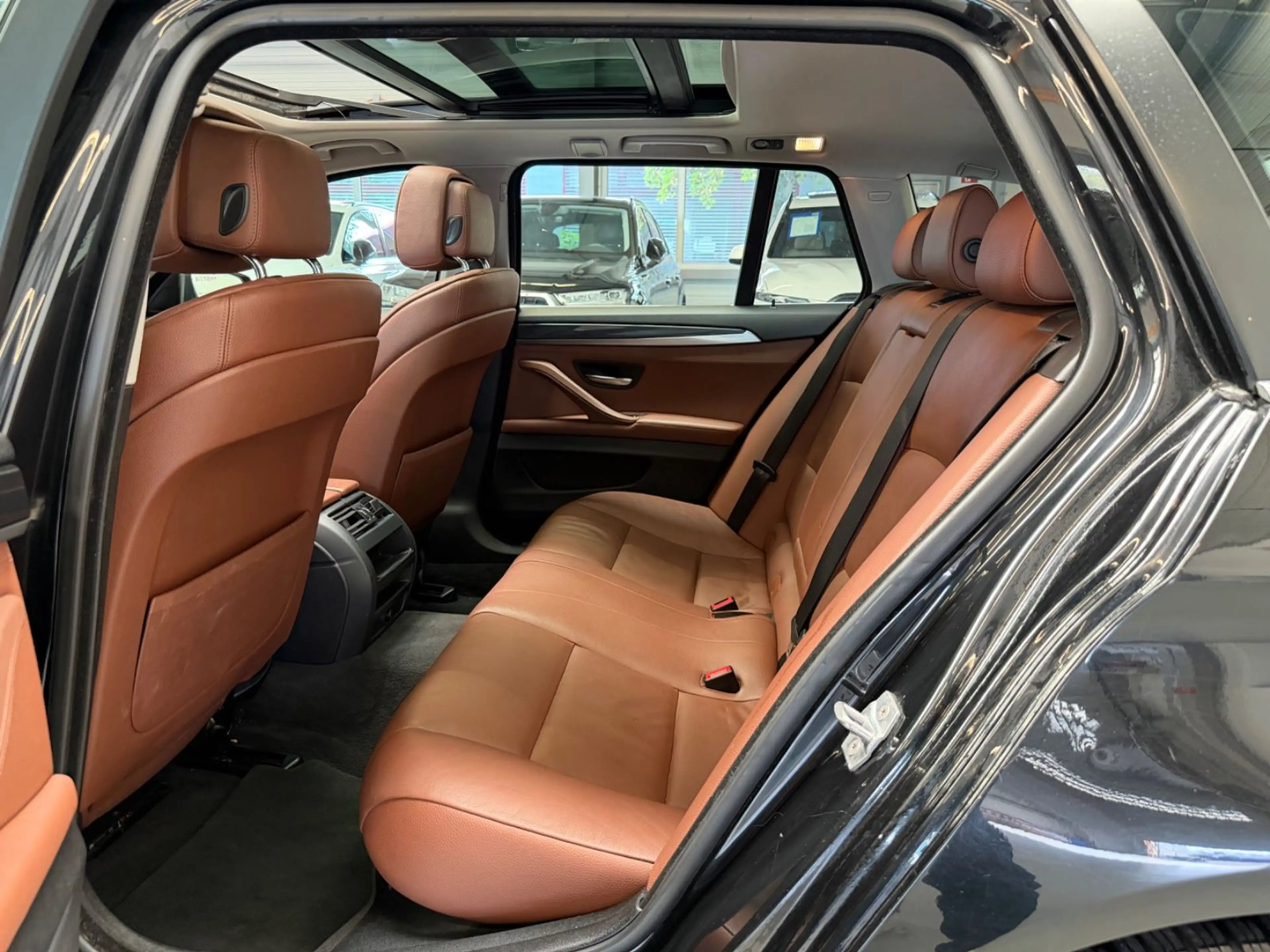 BMW 530 d Touring PANO/NAVI/LEDER/XENON/PDC/SHZ/ALU — photo 15
