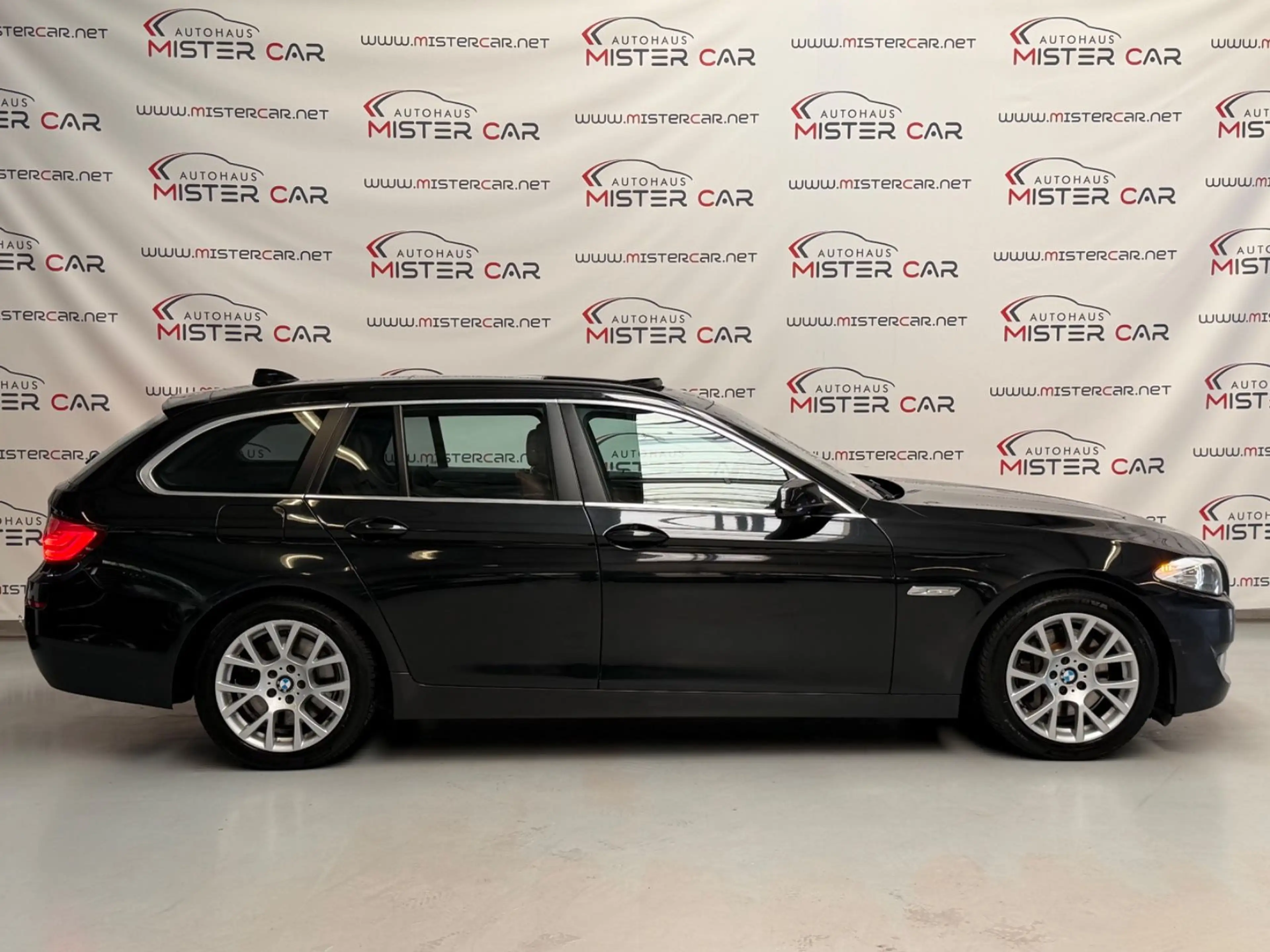 BMW 530 d Touring PANO/NAVI/LEDER/XENON/PDC/SHZ/ALU — photo 5