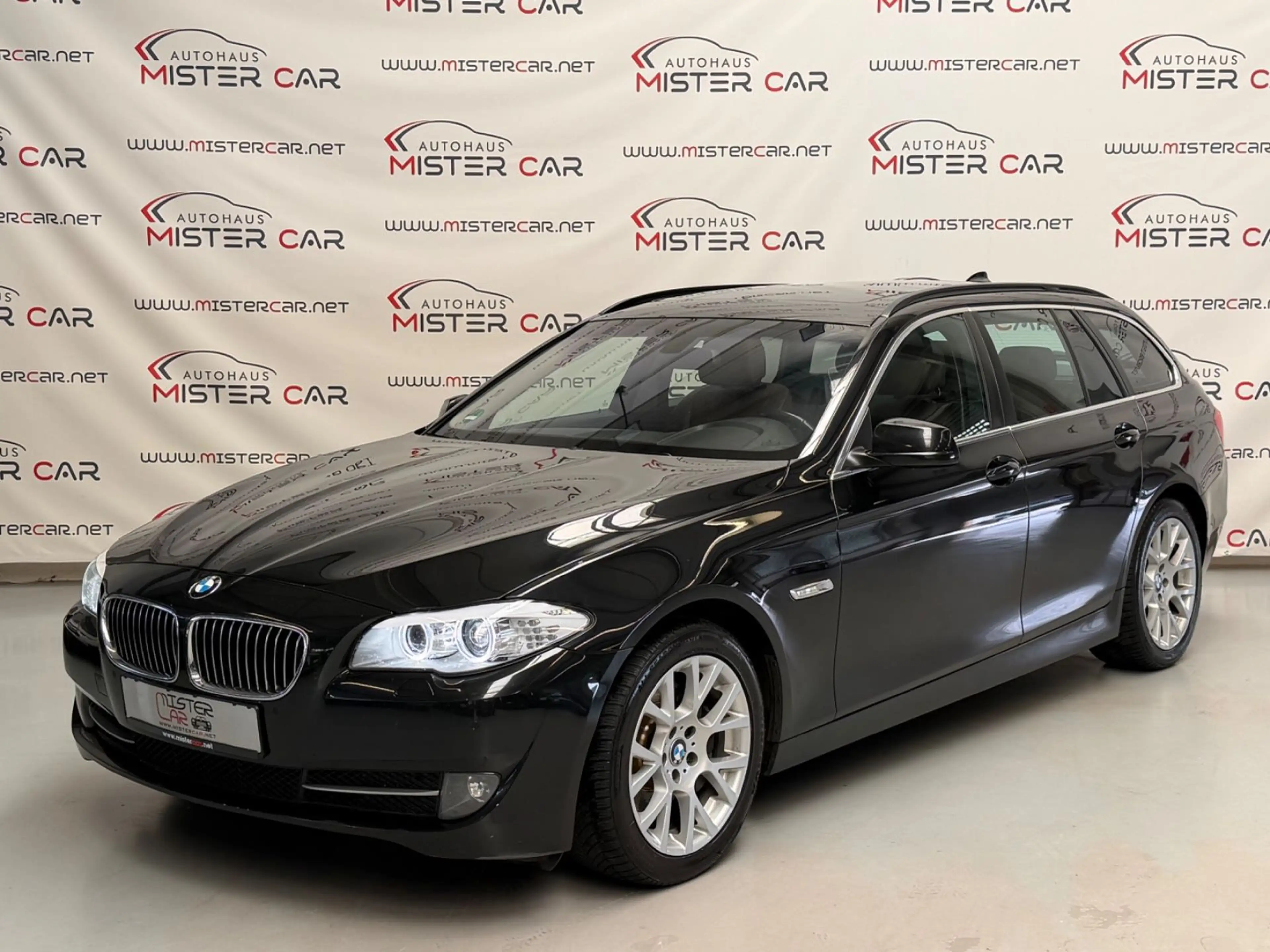 BMW 530 d Touring PANO/NAVI/LEDER/XENON/PDC/SHZ/ALU