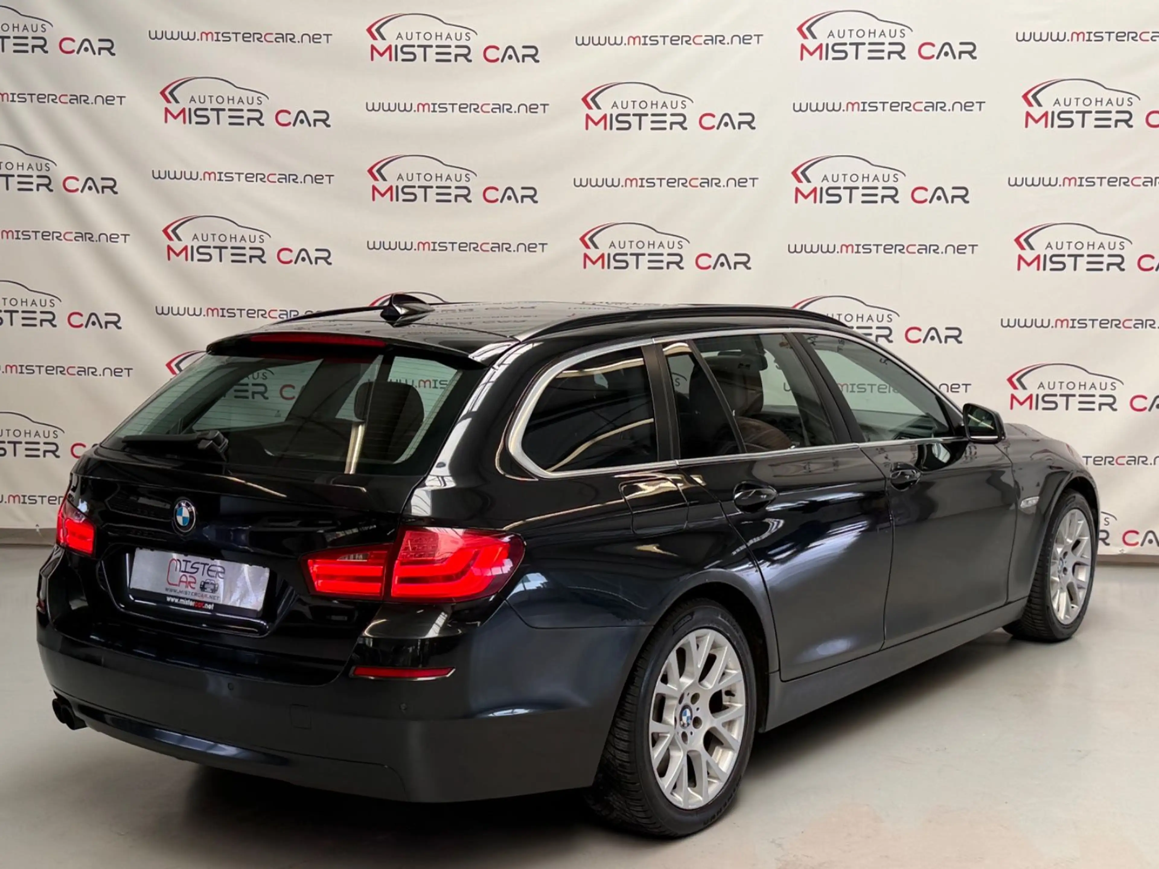 BMW 530 d Touring PANO/NAVI/LEDER/XENON/PDC/SHZ/ALU — photo 8