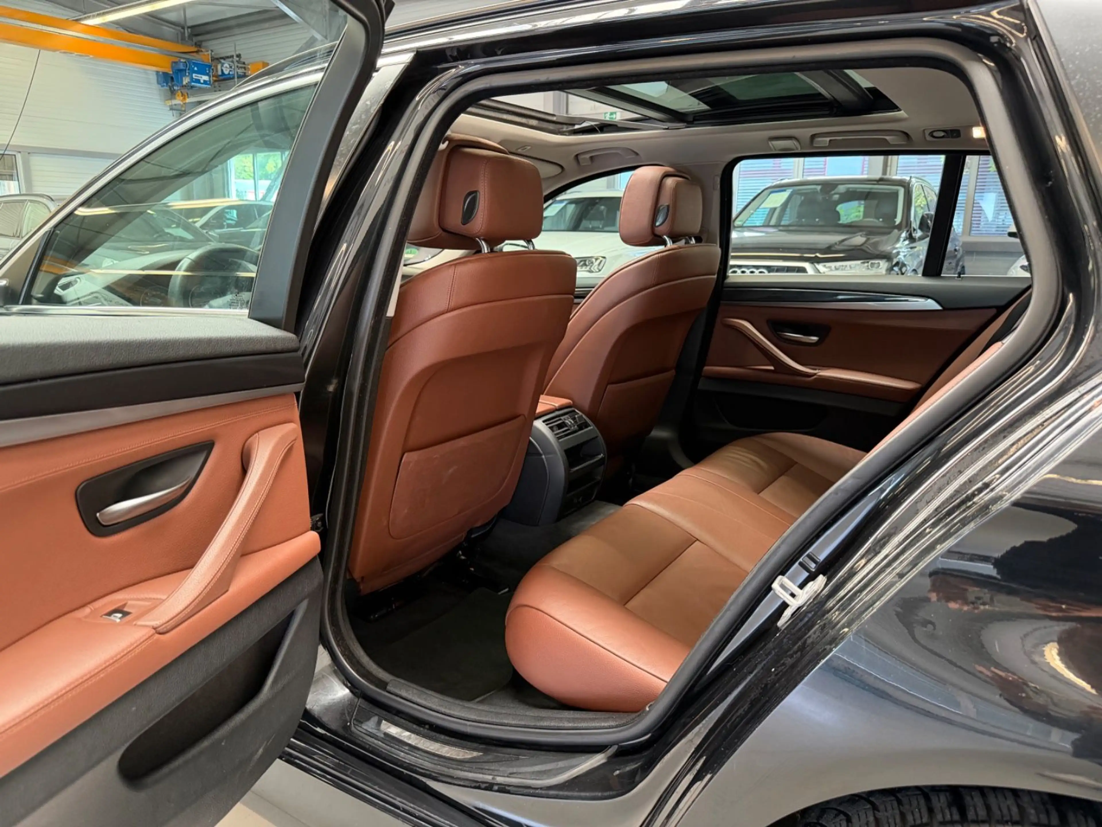 BMW 530 d Touring PANO/NAVI/LEDER/XENON/PDC/SHZ/ALU — photo 14