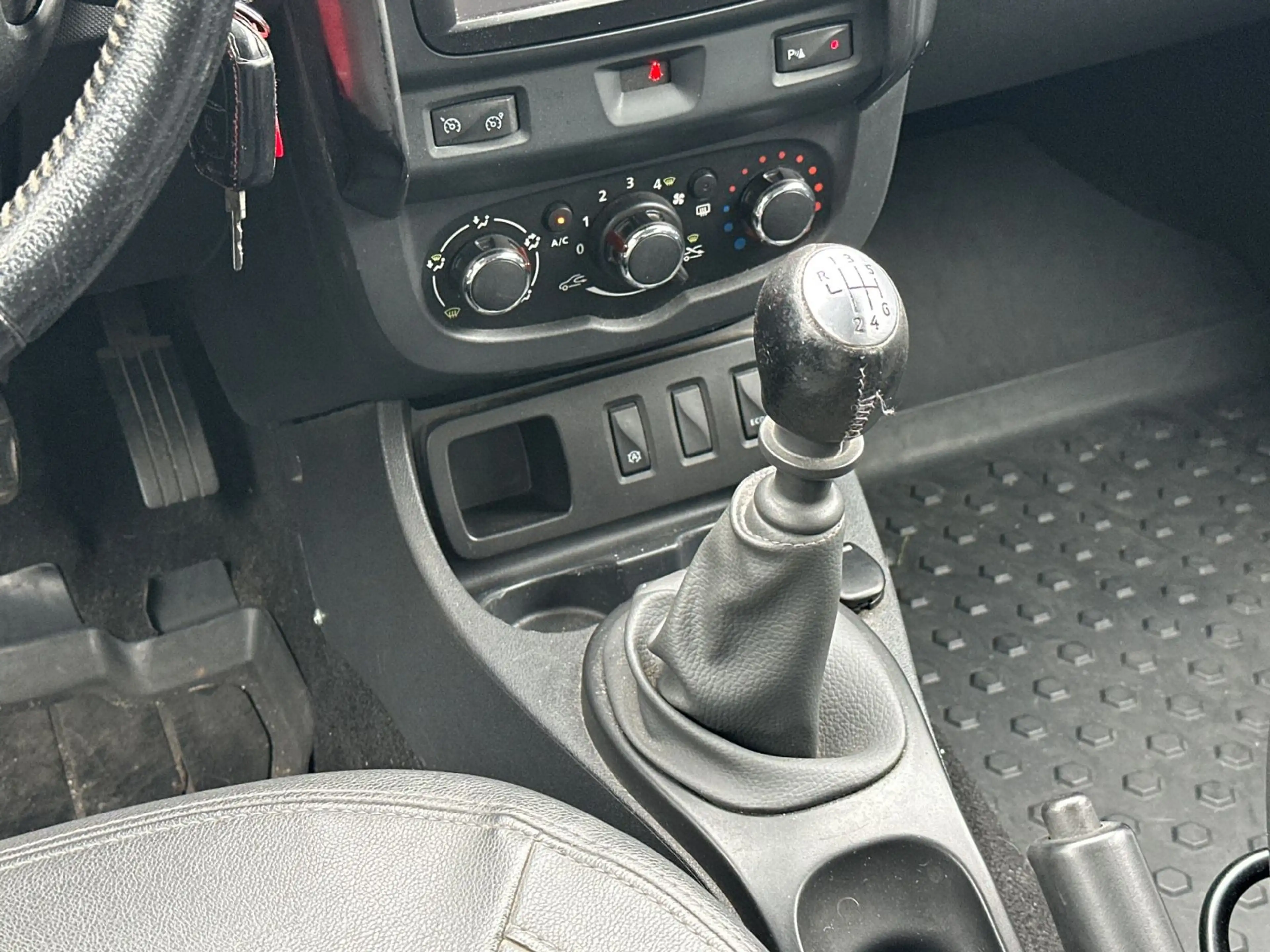 Dacia Duster Prestige*Klima*Temp*Leder*Navi*KamAHK*PDC — photo 22