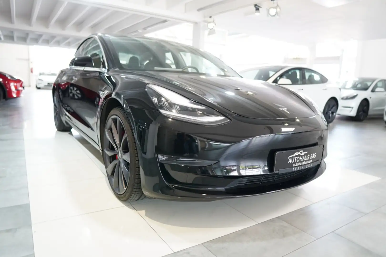 Tesla Model 3 Performance Schwarz - 1