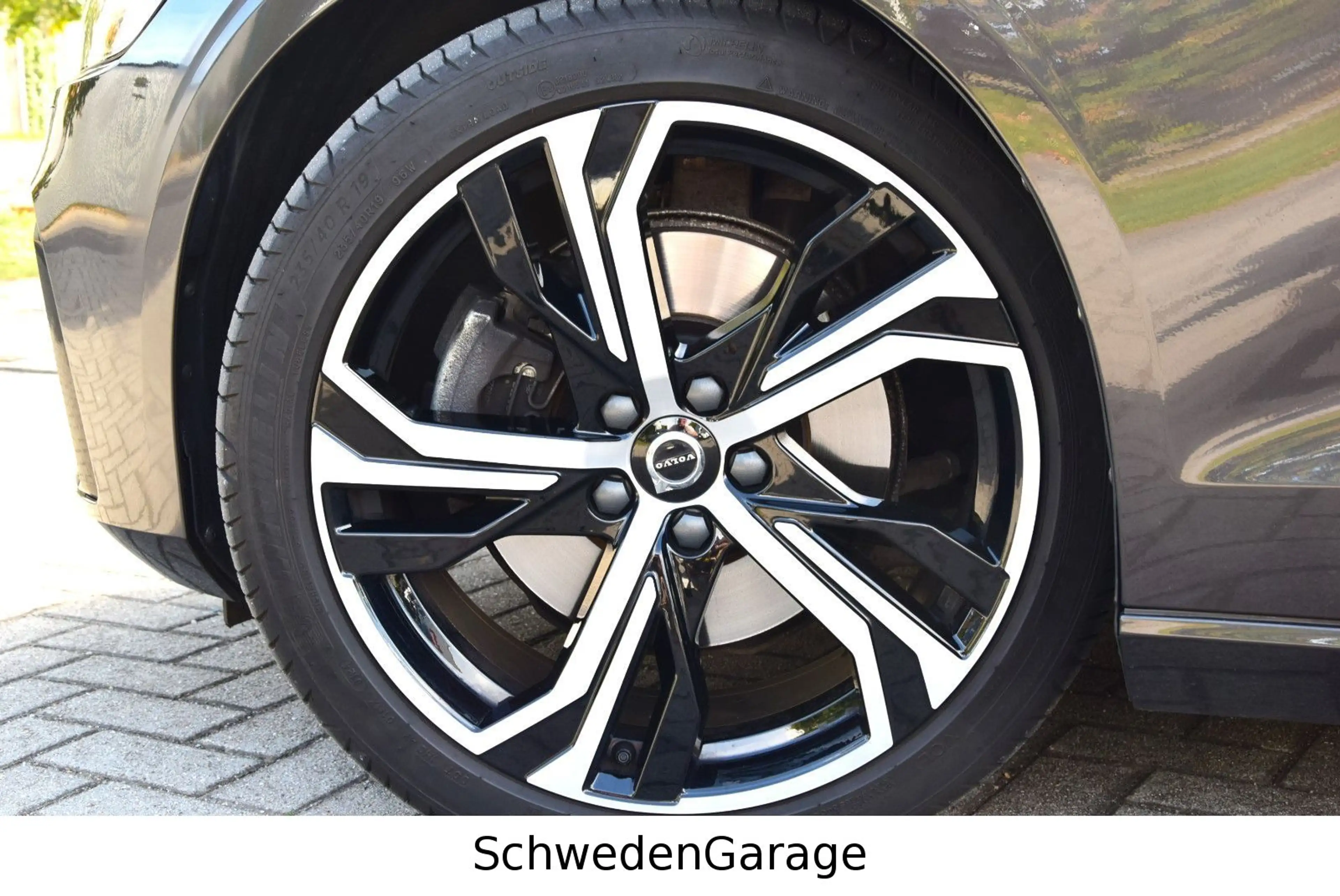 Volvo V60 B4 Plus Dark H&K/PilotAssist/Pano/RFK — photo 7
