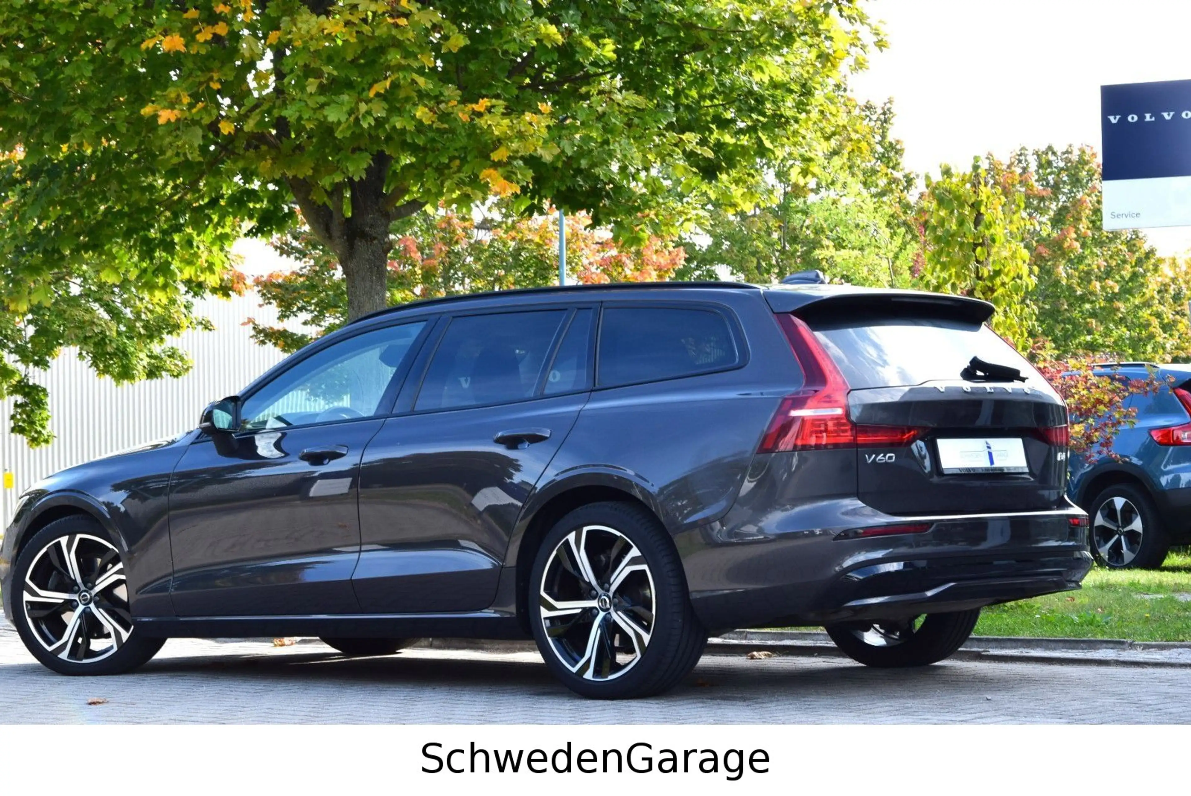 Volvo V60 B4 Plus Dark H&K/PilotAssist/Pano/RFK — photo 4