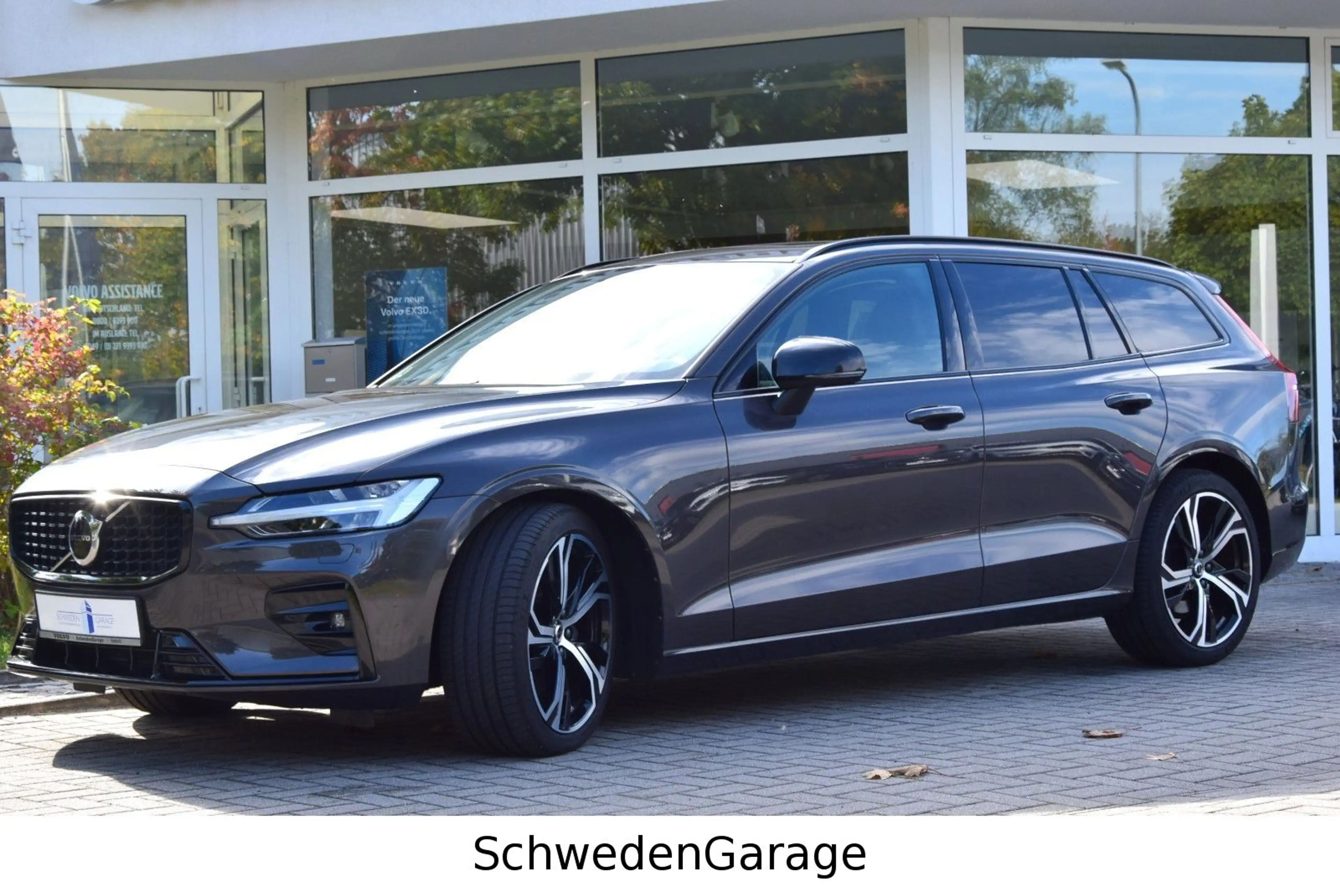 Volvo V60 B4 Plus Dark H&K/PilotAssist/Pano/RFK — photo 2