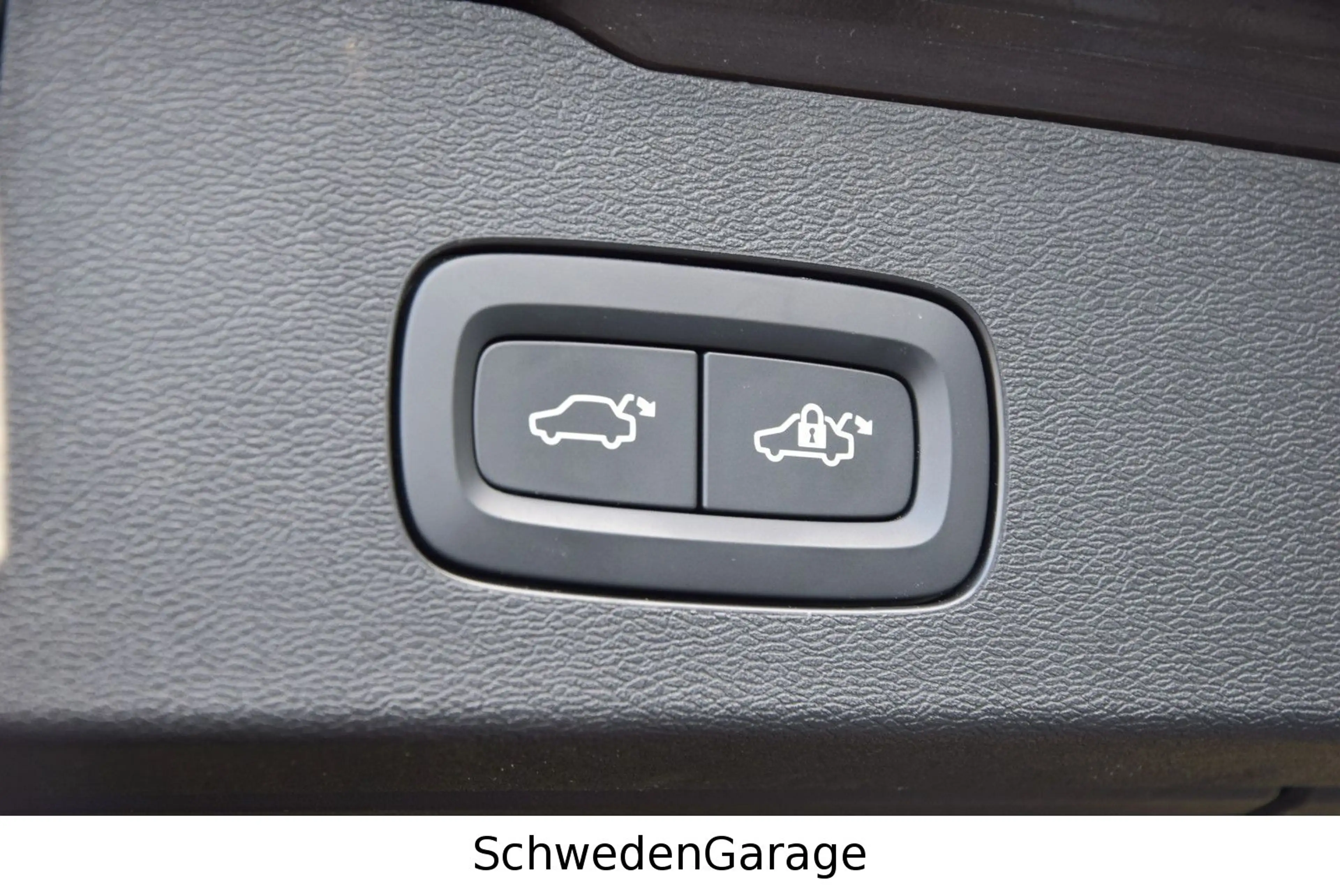 Volvo V60 B4 Plus Dark H&K/PilotAssist/Pano/RFK — photo 9