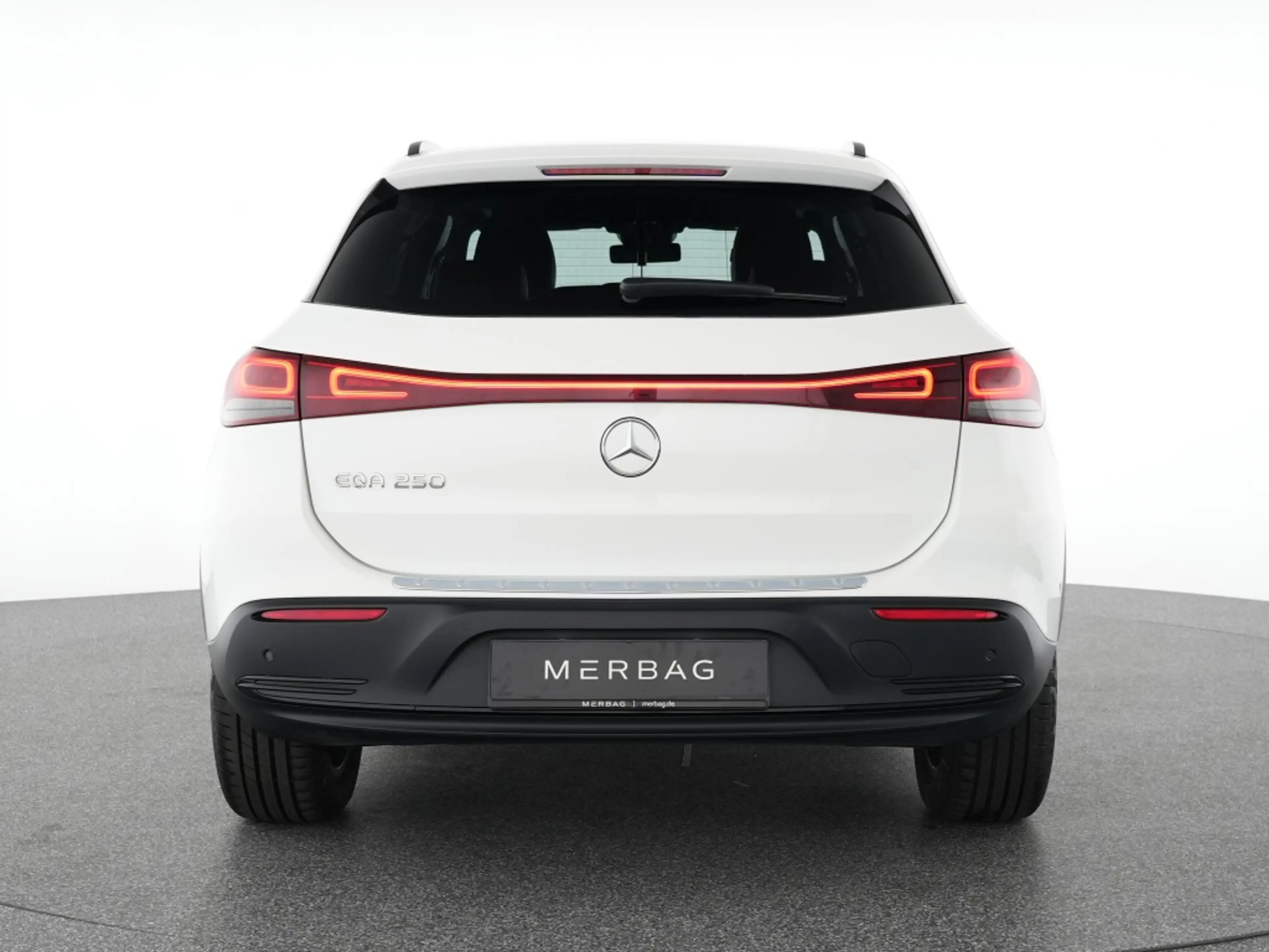Mercedes-Benz EQA 250 AUT Kam. KeyLess KlimaA LED LM Navi Pano — photo 4