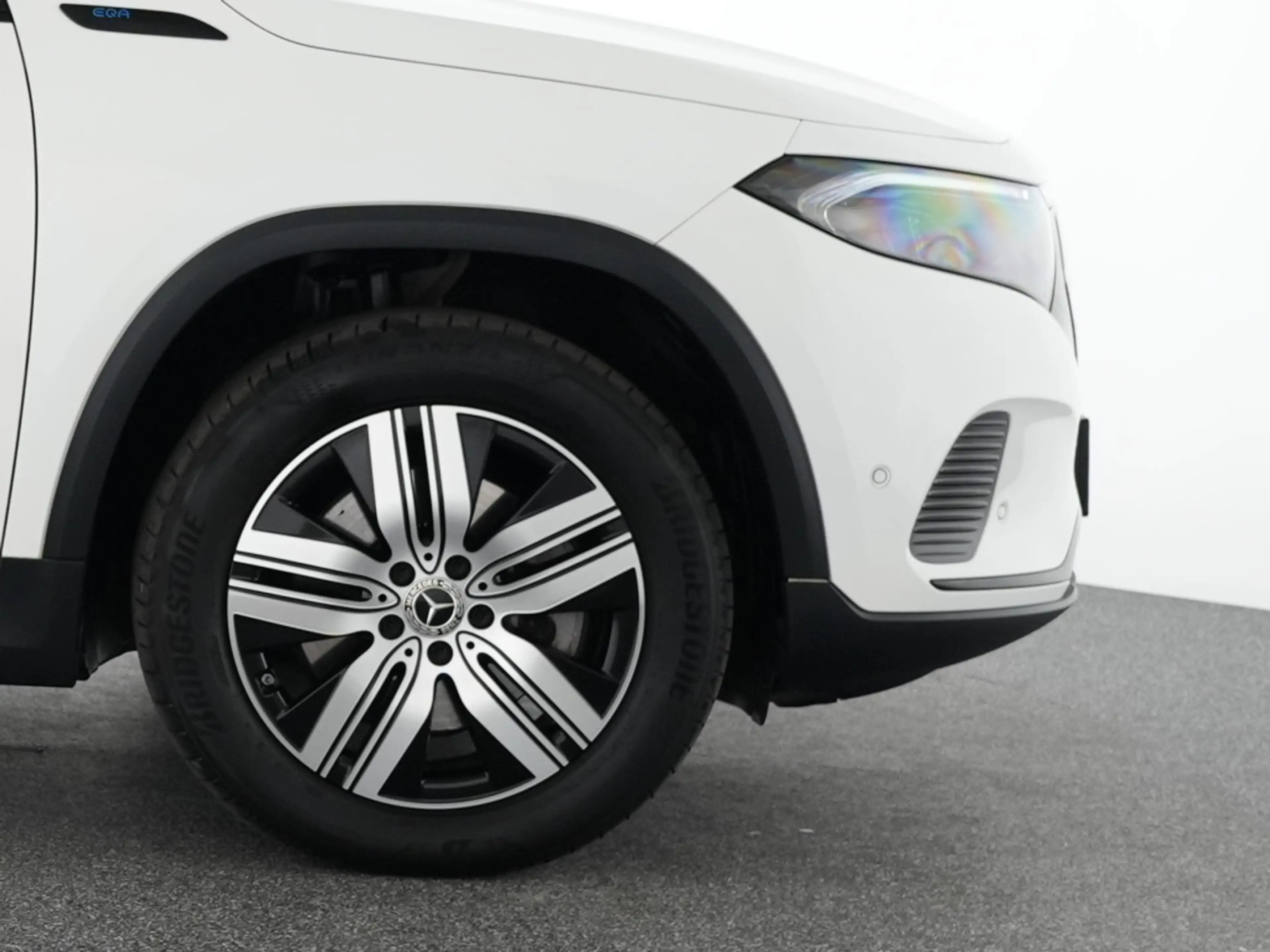 Mercedes-Benz EQA 250 AUT Kam. KeyLess KlimaA LED LM Navi Pano — photo 6