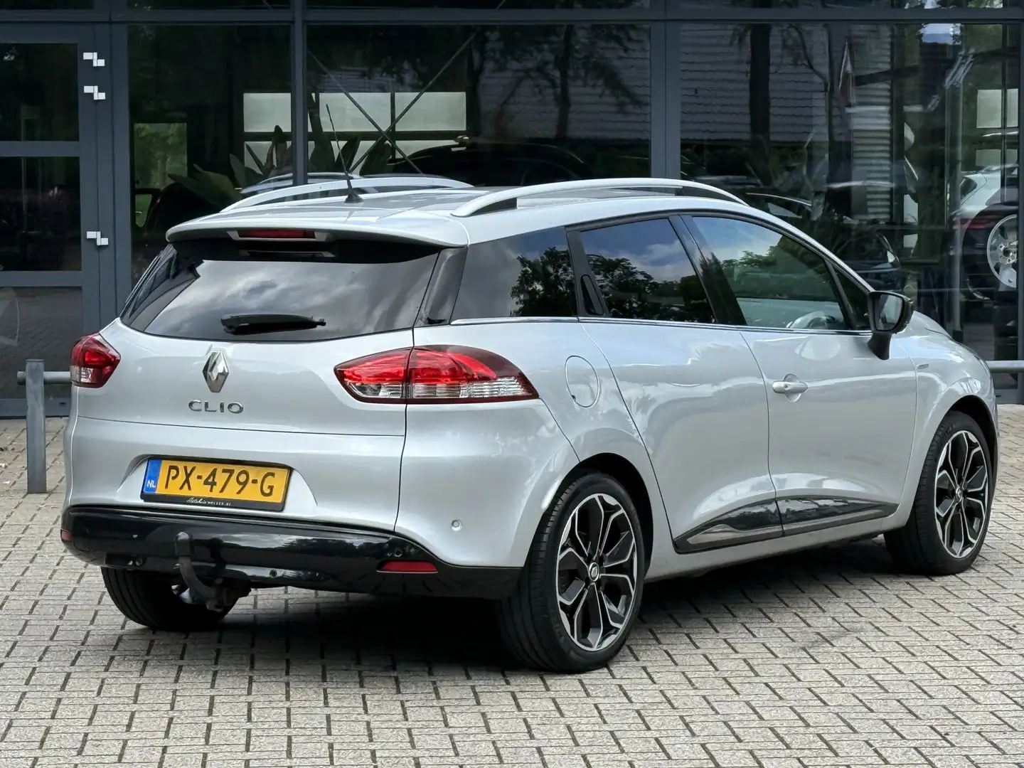 Renault Clio Estate 1.2 TCe Bose Automaat/Led/Navigatie/Cruise/ Gris - 2