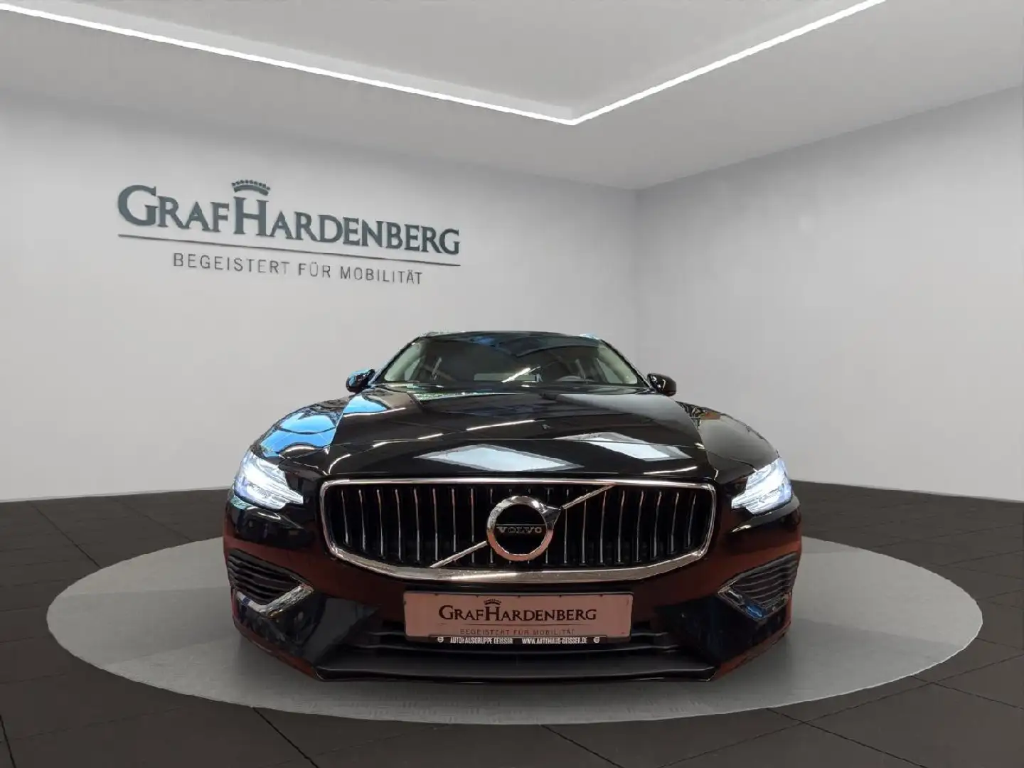 Volvo V60 Core Recharge Plug-In Hybrid AWD Schwarz - 2