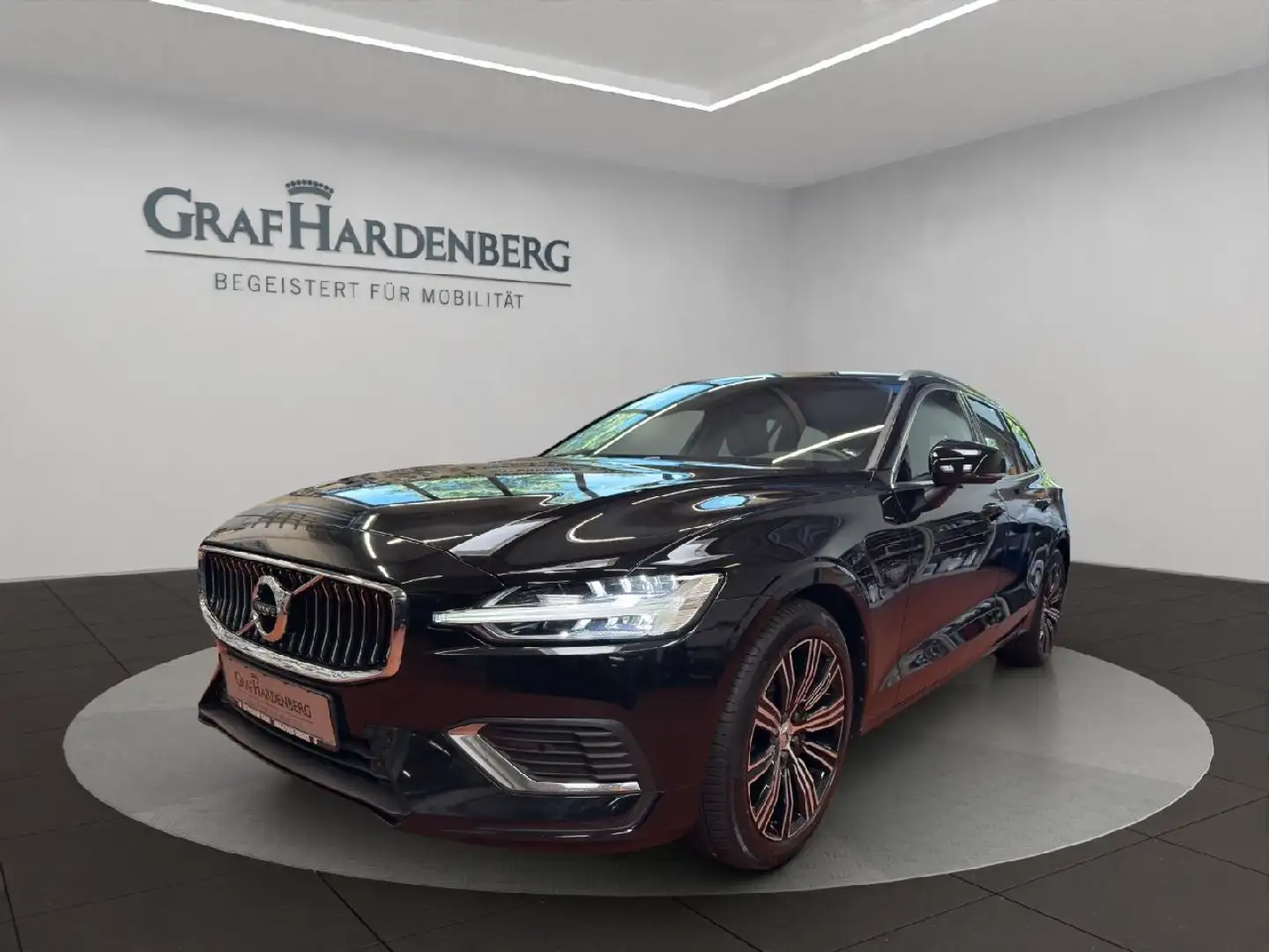 Volvo V60 Core Recharge Plug-In Hybrid AWD Schwarz - 1