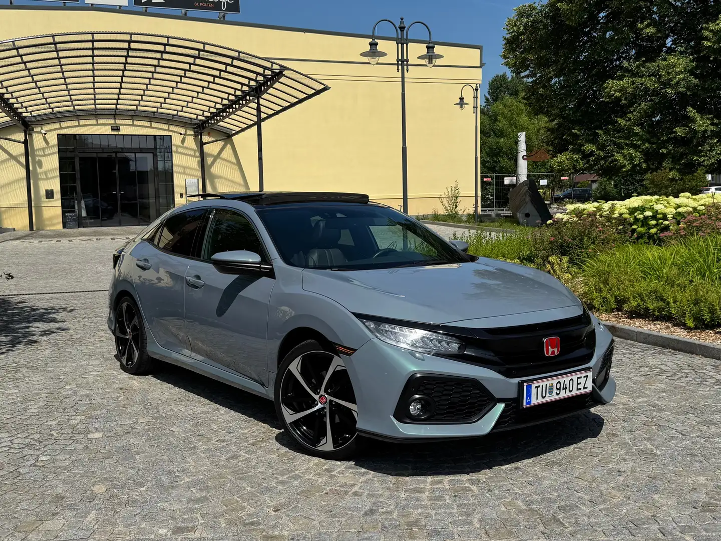 Honda Civic Civic 1,0 VTEC Turbo Executive Серый - 1